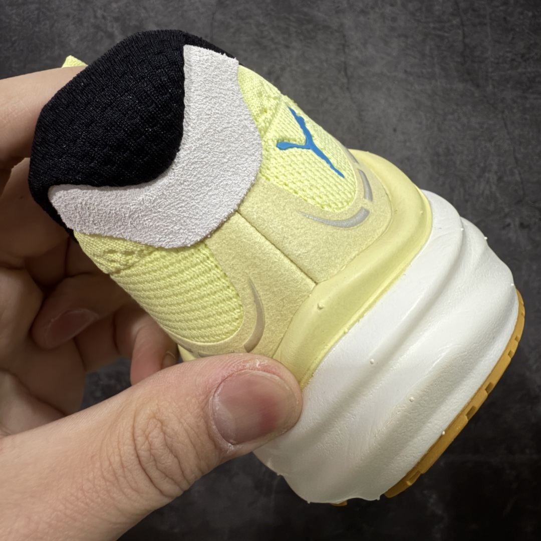 图片[2]-【纯原版】彪马彪破3 PUMA MAGNIFY NITRO 3代 PUMA跑鞋为跑步蓄 能，功能性和美观性兼备。搭载 PUMA NITRO 氮气中底，具备轻量与高缓冲回弹特性，打造柔软舒适脚感。以简约流畅的线条勾勒 PUMA 跑道，为鞋款增添一抹灵动气质。 鞋面 采用轻量化高弹织物鞋面，上脚透气舒适包覆，还确保了耐穿性和支撑性助力急速畅跑 中底 超临界NITRO氮气中底结合厚底轮廓舒适缓震，提供能力反馈，轻便柔软 跑步通勤皆可 鞋侧 PUMA 流线型跑道以明亮色彩呈现，勾勒活力运动美学 外底 采用 PUMAGRIP橡胶大底，止滑耐磨赋予跑者灵活自如的运动体验 货号 311046-05 尺码 36 37 37.5 38 38.5 39 40 40.5 41 42 42.5 43 44 44.5 45-选品中心