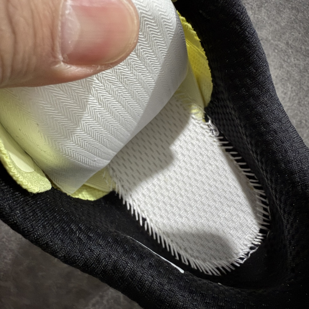 图片[8]-【纯原版】彪马彪破3 PUMA MAGNIFY NITRO 3代 PUMA跑鞋为跑步蓄 能，功能性和美观性兼备。搭载 PUMA NITRO 氮气中底，具备轻量与高缓冲回弹特性，打造柔软舒适脚感。以简约流畅的线条勾勒 PUMA 跑道，为鞋款增添一抹灵动气质。 鞋面 采用轻量化高弹织物鞋面，上脚透气舒适包覆，还确保了耐穿性和支撑性助力急速畅跑 中底 超临界NITRO氮气中底结合厚底轮廓舒适缓震，提供能力反馈，轻便柔软 跑步通勤皆可 鞋侧 PUMA 流线型跑道以明亮色彩呈现，勾勒活力运动美学 外底 采用 PUMAGRIP橡胶大底，止滑耐磨赋予跑者灵活自如的运动体验 货号 311046-05 尺码 36 37 37.5 38 38.5 39 40 40.5 41 42 42.5 43 44 44.5 45-选品中心