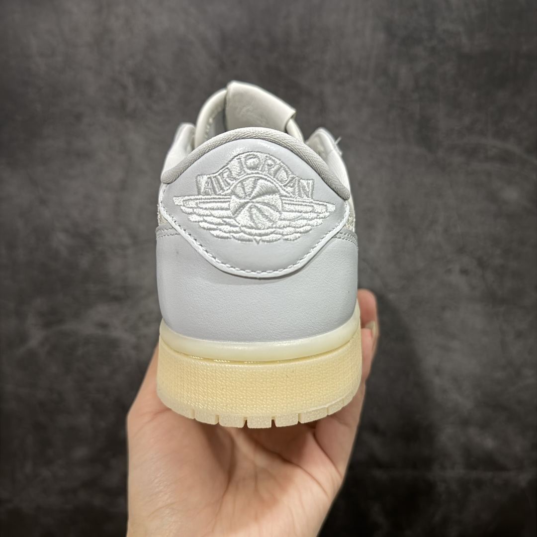 图片[4]-【原厂版】Air Jordan 1 Low \”Floral Swoosh\” AJ1 乔1花朵刺绣 低帮文化休闲板鞋 IF4391-100  #鞋身整体以灰白色纹理皮革为基础，搭配天空蓝色的覆盖层，营造出清新又富有层次感的视觉效果。  尺码：36 36.5 37.5 38 38.5 39 40 40.5 41 42 42.5 43 44 44.5 45 46 47.5-选品中心