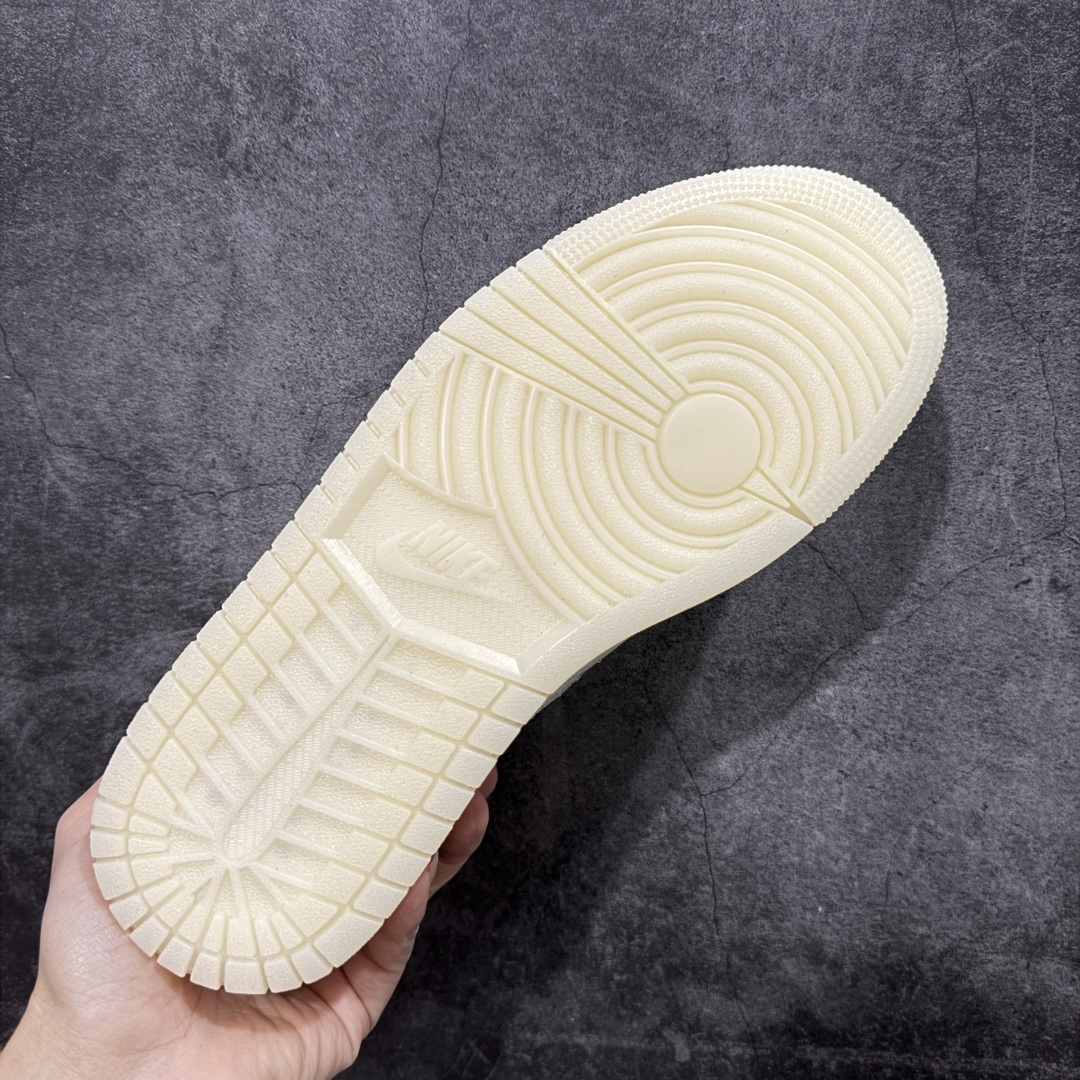 图片[9]-【原厂版】Air Jordan 1 Low \”Floral Swoosh\” AJ1 乔1花朵刺绣 低帮文化休闲板鞋 IF4391-100  #鞋身整体以灰白色纹理皮革为基础，搭配天空蓝色的覆盖层，营造出清新又富有层次感的视觉效果。  尺码：36 36.5 37.5 38 38.5 39 40 40.5 41 42 42.5 43 44 44.5 45 46 47.5-选品中心