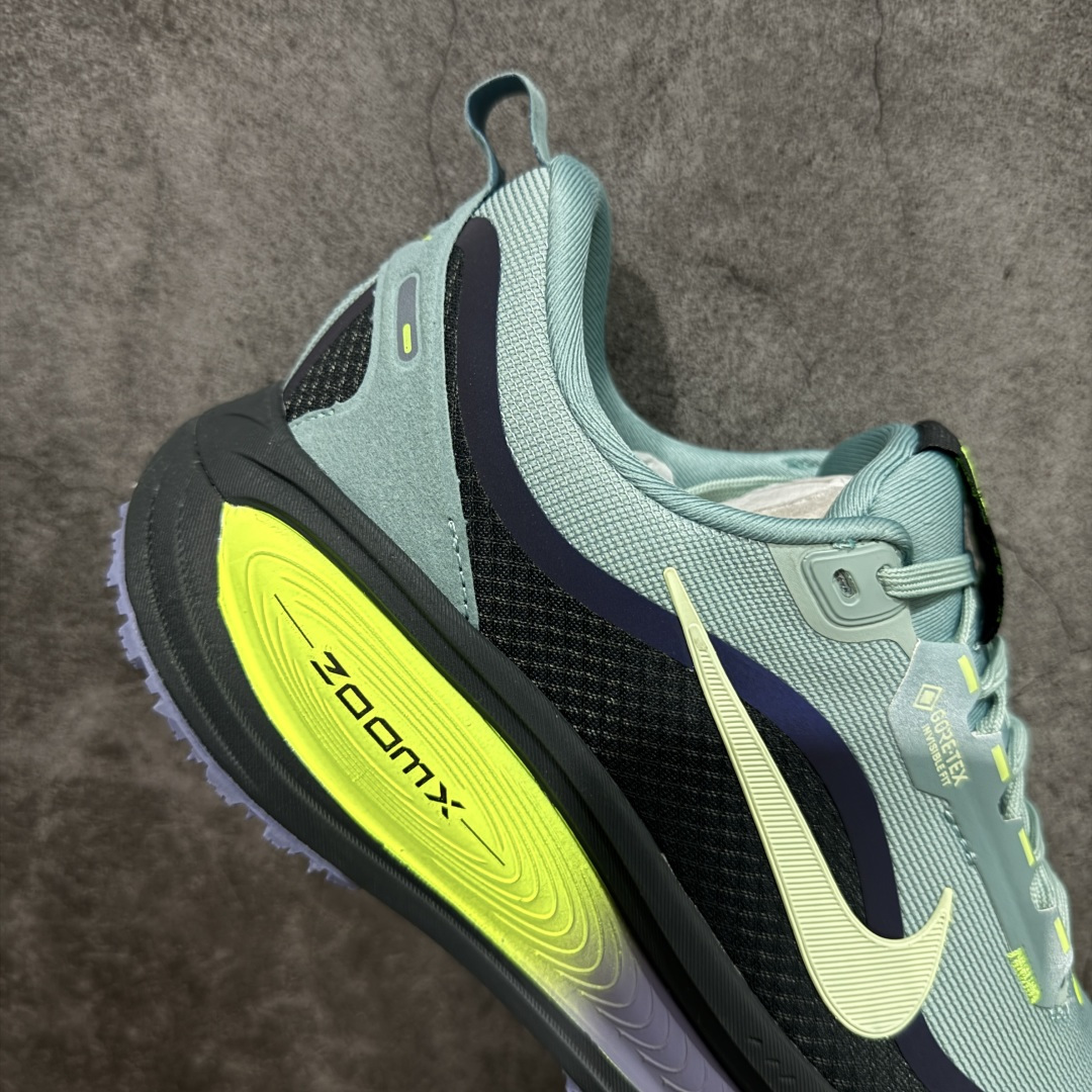 图片[7]-【纯原组合底】Nike VOMERO 18 GTX 耐克 舒适减震防滑 低帮跑步鞋 正确组合大底 正确真正gtx防水鞋面 全掌ReactX泡绵中底 前掌和后跟还配备了Air Zoom气垫单元 据说跑起来更快更舒适哦 这次最大的升级点 首次引入了ReactX泡绵 货号：HQ7001-300 尺码：35.5 36 36.5 37.5 38 38.5 39 40 40.5 41 42 42.5 43 44 45 编码：GLB240250-选品中心