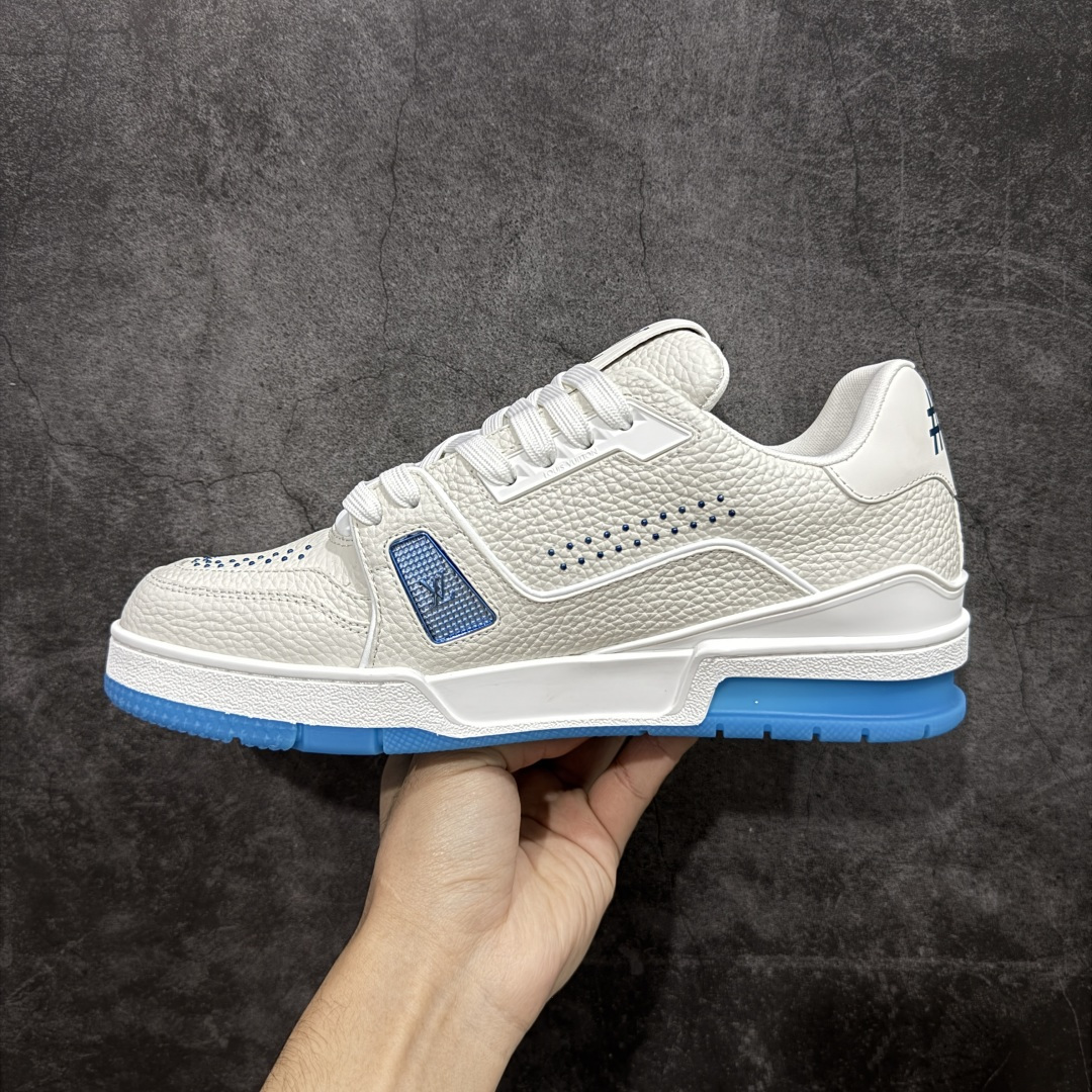 图片[2]-【天花板/Goat版】 市场最强版 没有之一的存在💪🏻 Louis Vuitton LV Trainer 系列全新版上架 手里有正品的可以对比下🆚懂货的看细节‼️ 此版品质是市场从未达到的新高度！ 整体版型 皮料 牛仔布的色差 压花纹路清晰度 后跟版型等等 都可以自行对比[机智]吊打市场所有货，怒甩十条街的那种，直接来正品对比图🆚，欢迎拿市场各大工厂的货来对比！ 尺码：35-45码-选品中心