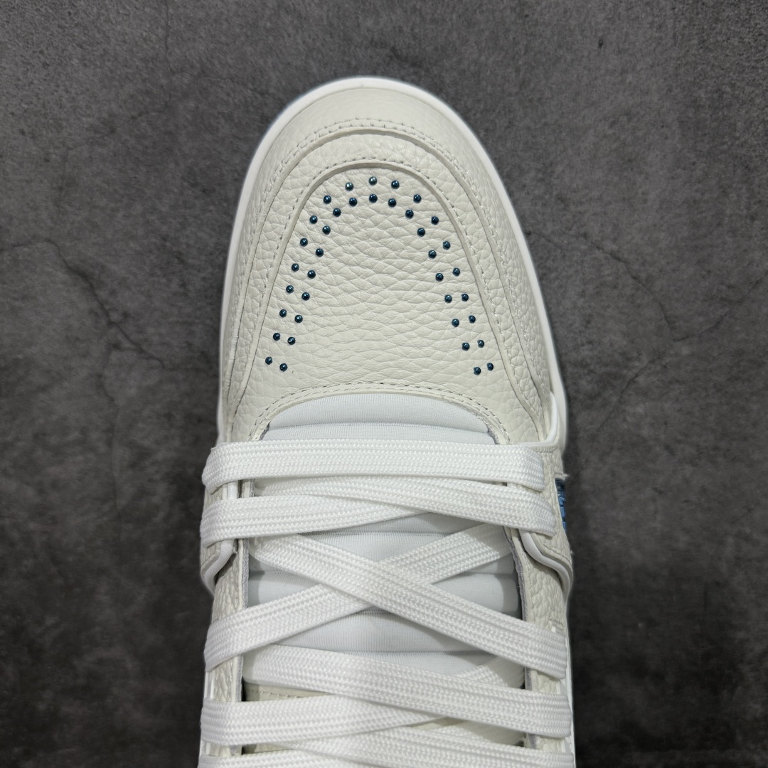 图片[5]-【天花板/Goat版】 市场最强版 没有之一的存在💪🏻 Louis Vuitton LV Trainer 系列全新版上架 手里有正品的可以对比下🆚懂货的看细节‼️ 此版品质是市场从未达到的新高度！ 整体版型 皮料 牛仔布的色差 压花纹路清晰度 后跟版型等等 都可以自行对比[机智]吊打市场所有货，怒甩十条街的那种，直接来正品对比图🆚，欢迎拿市场各大工厂的货来对比！ 尺码：35-45码-选品中心