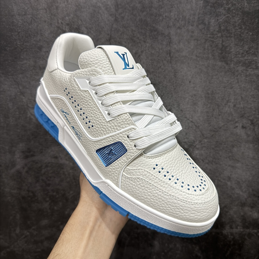 图片[3]-【天花板/Goat版】 市场最强版 没有之一的存在💪🏻 Louis Vuitton LV Trainer 系列全新版上架 手里有正品的可以对比下🆚懂货的看细节‼️ 此版品质是市场从未达到的新高度！ 整体版型 皮料 牛仔布的色差 压花纹路清晰度 后跟版型等等 都可以自行对比[机智]吊打市场所有货，怒甩十条街的那种，直接来正品对比图🆚，欢迎拿市场各大工厂的货来对比！ 尺码：35-45码-选品中心