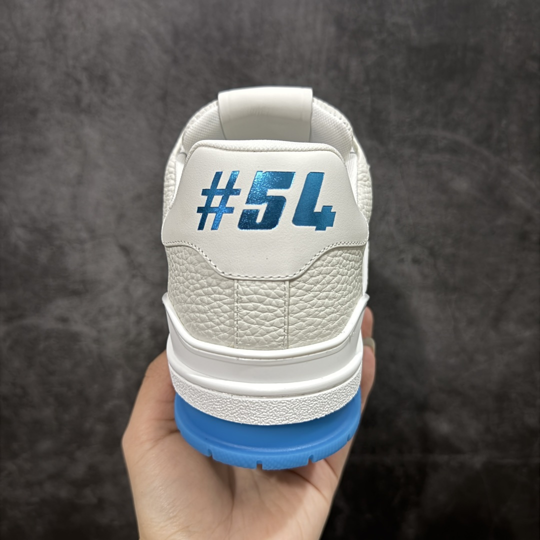 图片[4]-【天花板/Goat版】 市场最强版 没有之一的存在💪🏻 Louis Vuitton LV Trainer 系列全新版上架 手里有正品的可以对比下🆚懂货的看细节‼️ 此版品质是市场从未达到的新高度！ 整体版型 皮料 牛仔布的色差 压花纹路清晰度 后跟版型等等 都可以自行对比[机智]吊打市场所有货，怒甩十条街的那种，直接来正品对比图🆚，欢迎拿市场各大工厂的货来对比！ 尺码：35-45码-选品中心