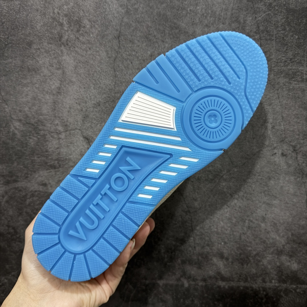 图片[9]-【天花板/Goat版】 市场最强版 没有之一的存在💪🏻 Louis Vuitton LV Trainer 系列全新版上架 手里有正品的可以对比下🆚懂货的看细节‼️ 此版品质是市场从未达到的新高度！ 整体版型 皮料 牛仔布的色差 压花纹路清晰度 后跟版型等等 都可以自行对比[机智]吊打市场所有货，怒甩十条街的那种，直接来正品对比图🆚，欢迎拿市场各大工厂的货来对比！ 尺码：35-45码-选品中心