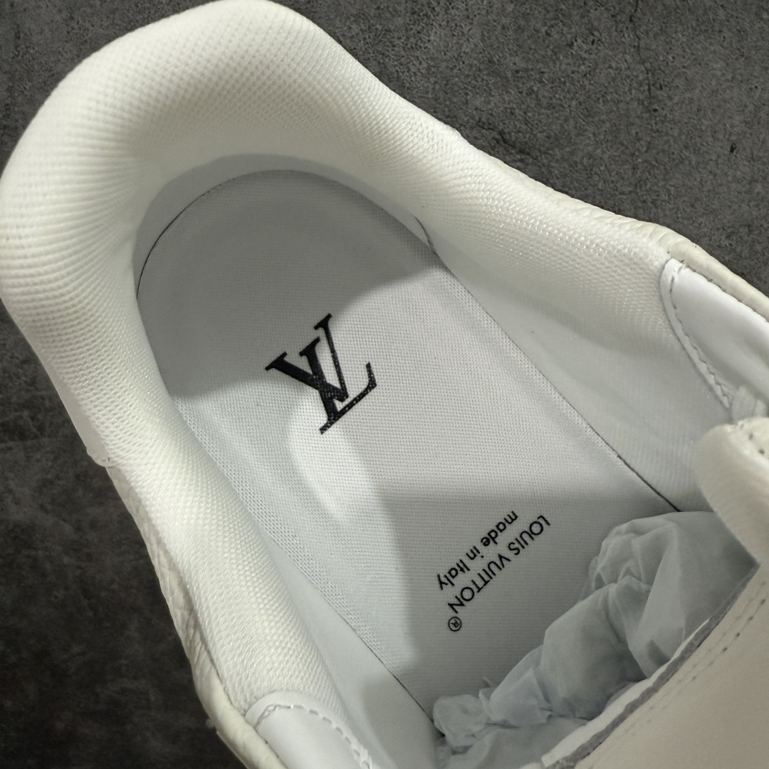 图片[8]-【天花板/Goat版】 市场最强版 没有之一的存在💪🏻 Louis Vuitton LV Trainer 系列全新版上架 手里有正品的可以对比下🆚懂货的看细节‼️ 此版品质是市场从未达到的新高度！ 整体版型 皮料 牛仔布的色差 压花纹路清晰度 后跟版型等等 都可以自行对比[机智]吊打市场所有货，怒甩十条街的那种，直接来正品对比图🆚，欢迎拿市场各大工厂的货来对比！ 尺码：35-45码-选品中心