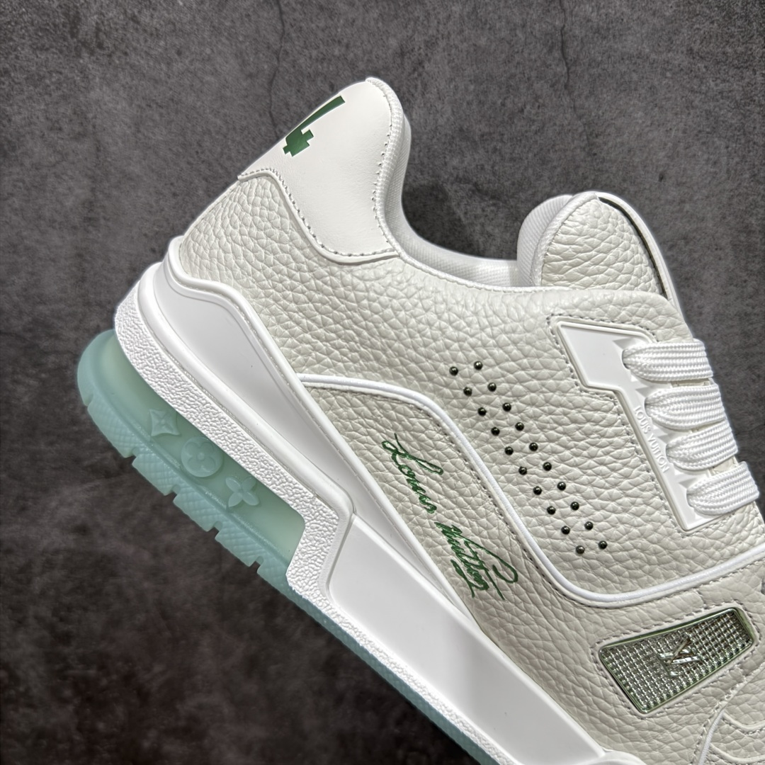 图片[7]-【天花板/Goat版】 市场最强版 没有之一的存在💪🏻 Louis Vuitton LV Trainer 系列全新版上架 手里有正品的可以对比下🆚懂货的看细节‼️ 此版品质是市场从未达到的新高度！ 整体版型 皮料 牛仔布的色差 压花纹路清晰度 后跟版型等等 都可以自行对比[机智]吊打市场所有货，怒甩十条街的那种，直接来正品对比图🆚，欢迎拿市场各大工厂的货来对比！ 尺码：35-45码-选品中心