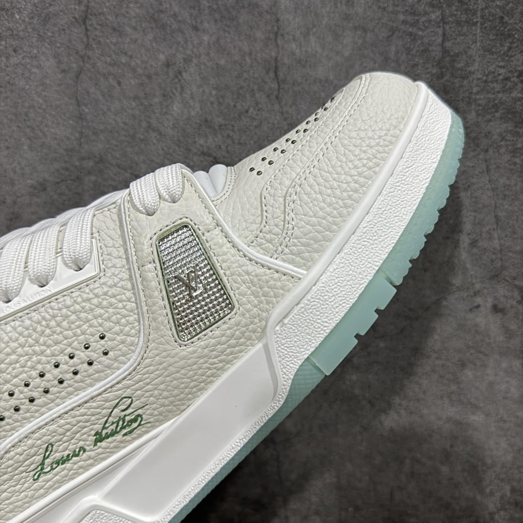 图片[6]-【天花板/Goat版】 市场最强版 没有之一的存在💪🏻 Louis Vuitton LV Trainer 系列全新版上架 手里有正品的可以对比下🆚懂货的看细节‼️ 此版品质是市场从未达到的新高度！ 整体版型 皮料 牛仔布的色差 压花纹路清晰度 后跟版型等等 都可以自行对比[机智]吊打市场所有货，怒甩十条街的那种，直接来正品对比图🆚，欢迎拿市场各大工厂的货来对比！ 尺码：35-45码-选品中心