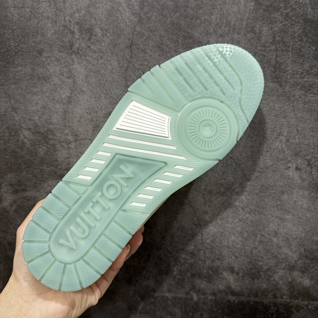 图片[9]-【天花板/Goat版】 市场最强版 没有之一的存在💪🏻 Louis Vuitton LV Trainer 系列全新版上架 手里有正品的可以对比下🆚懂货的看细节‼️ 此版品质是市场从未达到的新高度！ 整体版型 皮料 牛仔布的色差 压花纹路清晰度 后跟版型等等 都可以自行对比[机智]吊打市场所有货，怒甩十条街的那种，直接来正品对比图🆚，欢迎拿市场各大工厂的货来对比！ 尺码：35-45码-选品中心