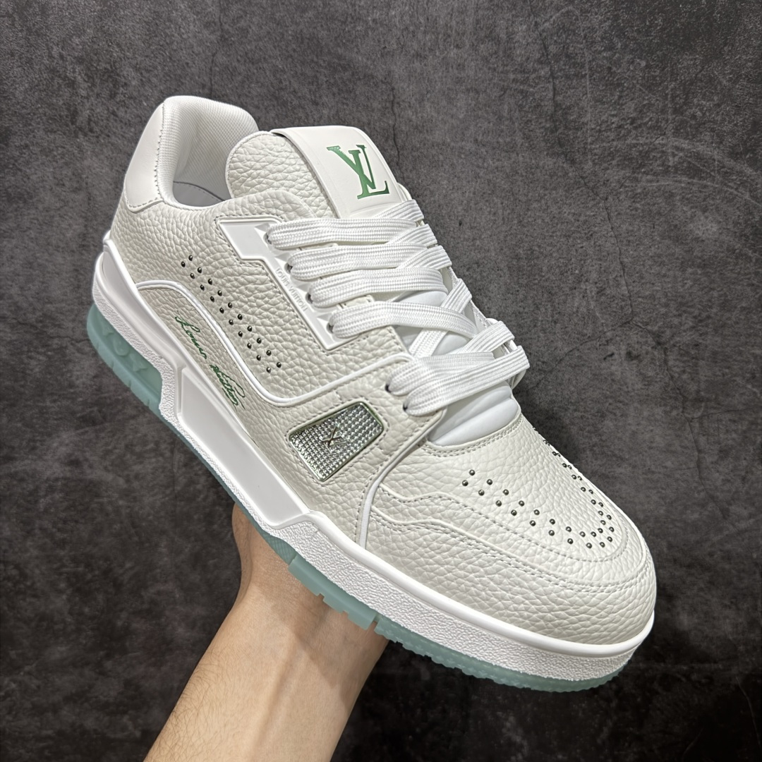 图片[3]-【天花板/Goat版】 市场最强版 没有之一的存在💪🏻 Louis Vuitton LV Trainer 系列全新版上架 手里有正品的可以对比下🆚懂货的看细节‼️ 此版品质是市场从未达到的新高度！ 整体版型 皮料 牛仔布的色差 压花纹路清晰度 后跟版型等等 都可以自行对比[机智]吊打市场所有货，怒甩十条街的那种，直接来正品对比图🆚，欢迎拿市场各大工厂的货来对比！ 尺码：35-45码-选品中心