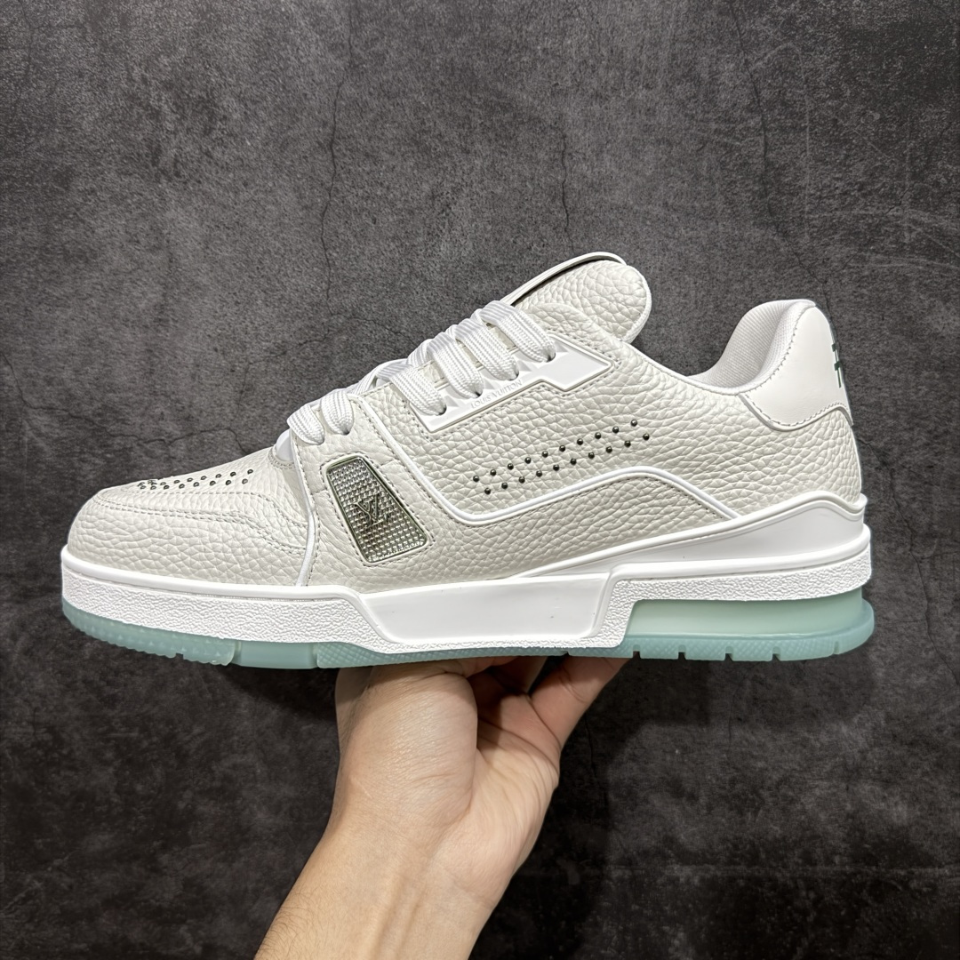 图片[2]-【天花板/Goat版】 市场最强版 没有之一的存在💪🏻 Louis Vuitton LV Trainer 系列全新版上架 手里有正品的可以对比下🆚懂货的看细节‼️ 此版品质是市场从未达到的新高度！ 整体版型 皮料 牛仔布的色差 压花纹路清晰度 后跟版型等等 都可以自行对比[机智]吊打市场所有货，怒甩十条街的那种，直接来正品对比图🆚，欢迎拿市场各大工厂的货来对比！ 尺码：35-45码-选品中心