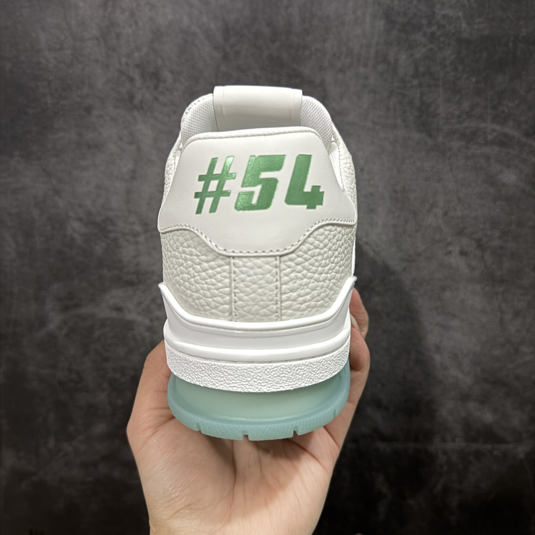 图片[4]-【天花板/Goat版】 市场最强版 没有之一的存在💪🏻 Louis Vuitton LV Trainer 系列全新版上架 手里有正品的可以对比下🆚懂货的看细节‼️ 此版品质是市场从未达到的新高度！ 整体版型 皮料 牛仔布的色差 压花纹路清晰度 后跟版型等等 都可以自行对比[机智]吊打市场所有货，怒甩十条街的那种，直接来正品对比图🆚，欢迎拿市场各大工厂的货来对比！ 尺码：35-45码-选品中心