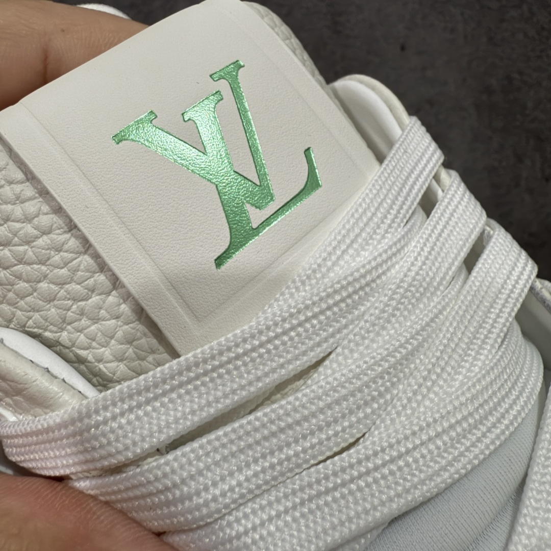 图片[6]-【天花板/Goat版】 市场最强版 没有之一的存在💪🏻 Louis Vuitton LV Trainer 系列全新版上架 手里有正品的可以对比下🆚懂货的看细节‼️ 此版品质是市场从未达到的新高度！ 整体版型 皮料 牛仔布的色差 压花纹路清晰度 后跟版型等等 都可以自行对比[机智]吊打市场所有货，怒甩十条街的那种，直接来正品对比图🆚，欢迎拿市场各大工厂的货来对比！ 尺码：35-45码-选品中心
