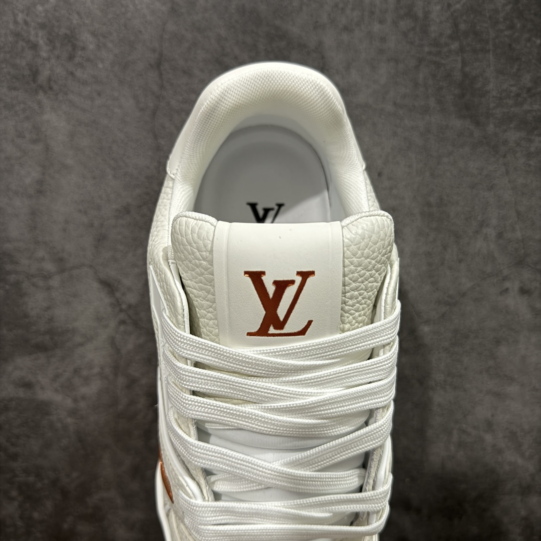 图片[8]-【天花板/Goat版】 市场最强版 没有之一的存在💪🏻 Louis Vuitton LV Trainer 系列全新版上架 手里有正品的可以对比下🆚懂货的看细节‼️ 此版品质是市场从未达到的新高度！ 整体版型 皮料 牛仔布的色差 压花纹路清晰度 后跟版型等等 都可以自行对比[机智]吊打市场所有货，怒甩十条街的那种，直接来正品对比图🆚，欢迎拿市场各大工厂的货来对比！ 尺码：35-45码-选品中心