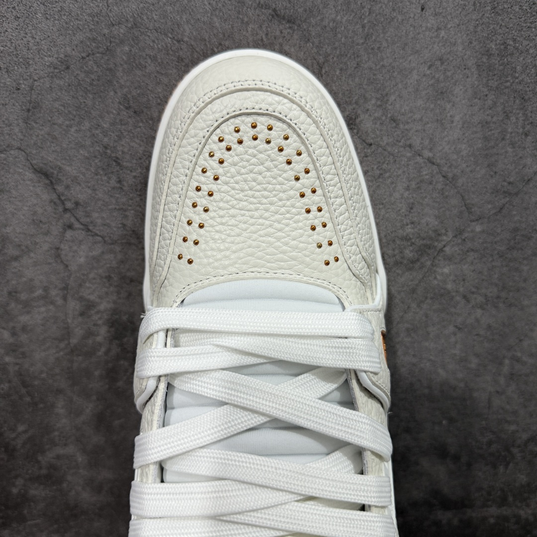 图片[5]-【天花板/Goat版】 市场最强版 没有之一的存在💪🏻 Louis Vuitton LV Trainer 系列全新版上架 手里有正品的可以对比下🆚懂货的看细节‼️ 此版品质是市场从未达到的新高度！ 整体版型 皮料 牛仔布的色差 压花纹路清晰度 后跟版型等等 都可以自行对比[机智]吊打市场所有货，怒甩十条街的那种，直接来正品对比图🆚，欢迎拿市场各大工厂的货来对比！ 尺码：35-45码-选品中心