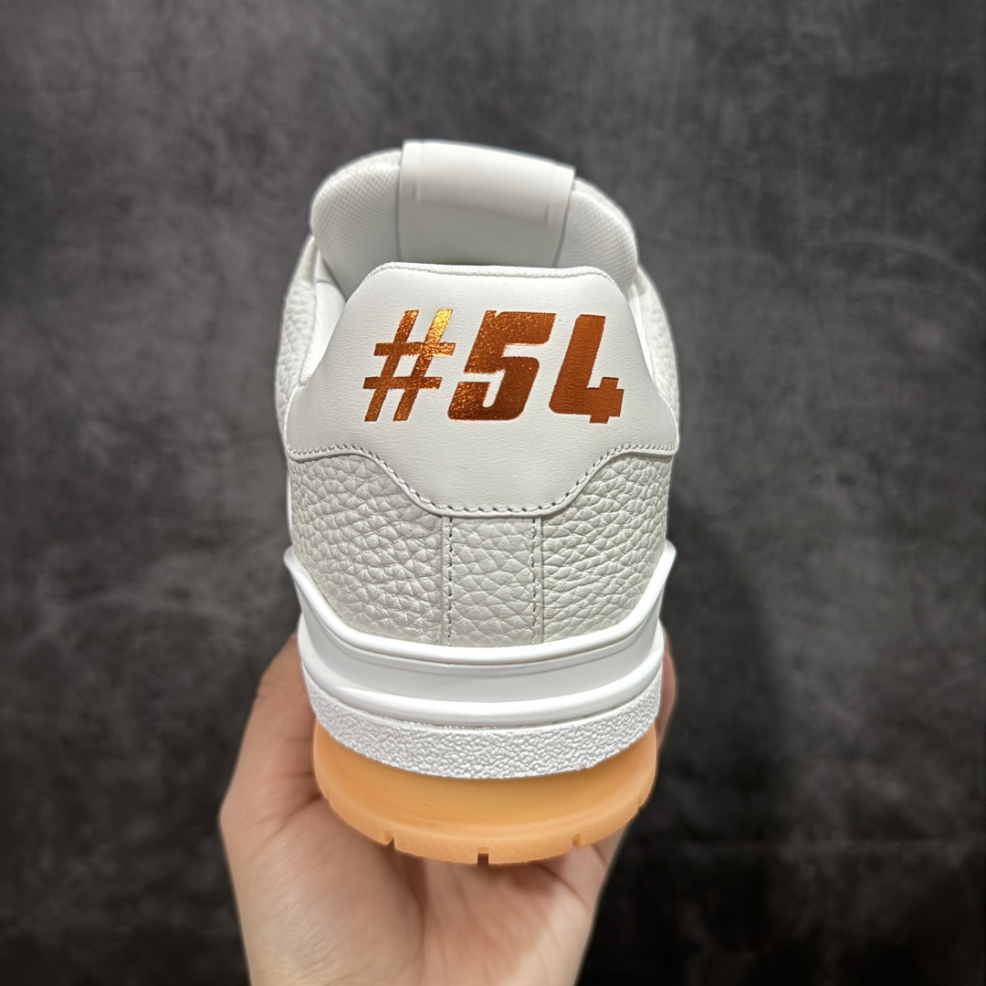 图片[4]-【天花板/Goat版】 市场最强版 没有之一的存在💪🏻 Louis Vuitton LV Trainer 系列全新版上架 手里有正品的可以对比下🆚懂货的看细节‼️ 此版品质是市场从未达到的新高度！ 整体版型 皮料 牛仔布的色差 压花纹路清晰度 后跟版型等等 都可以自行对比[机智]吊打市场所有货，怒甩十条街的那种，直接来正品对比图🆚，欢迎拿市场各大工厂的货来对比！ 尺码：35-45码-选品中心