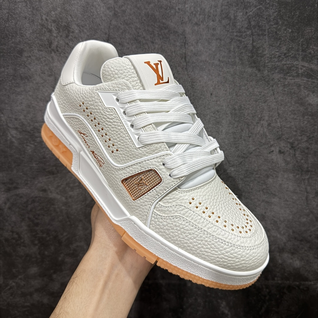 图片[3]-【天花板/Goat版】 市场最强版 没有之一的存在💪🏻 Louis Vuitton LV Trainer 系列全新版上架 手里有正品的可以对比下🆚懂货的看细节‼️ 此版品质是市场从未达到的新高度！ 整体版型 皮料 牛仔布的色差 压花纹路清晰度 后跟版型等等 都可以自行对比[机智]吊打市场所有货，怒甩十条街的那种，直接来正品对比图🆚，欢迎拿市场各大工厂的货来对比！ 尺码：35-45码-选品中心