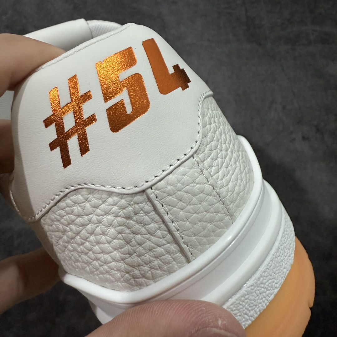 图片[2]-【天花板/Goat版】 市场最强版 没有之一的存在💪🏻 Louis Vuitton LV Trainer 系列全新版上架 手里有正品的可以对比下🆚懂货的看细节‼️ 此版品质是市场从未达到的新高度！ 整体版型 皮料 牛仔布的色差 压花纹路清晰度 后跟版型等等 都可以自行对比[机智]吊打市场所有货，怒甩十条街的那种，直接来正品对比图🆚，欢迎拿市场各大工厂的货来对比！ 尺码：35-45码-选品中心