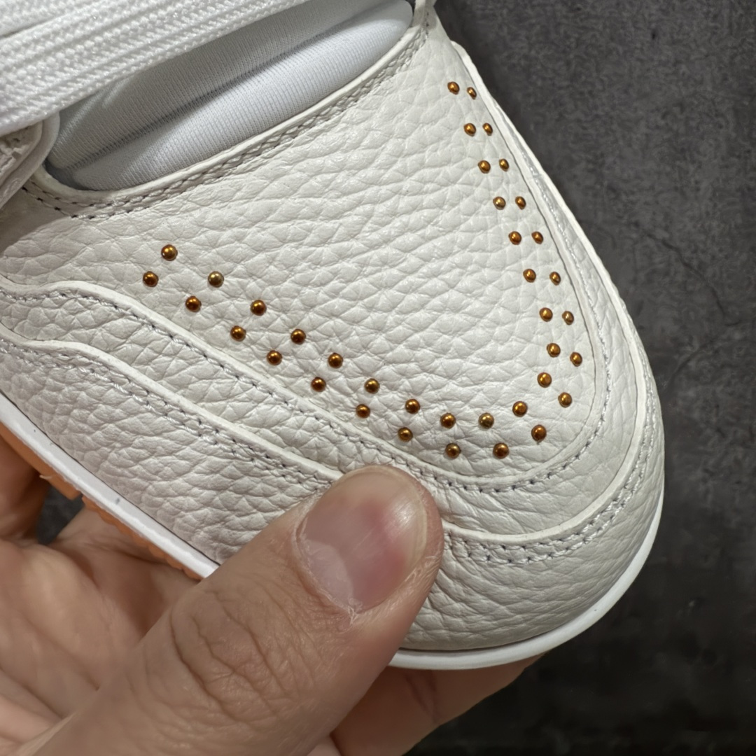 图片[5]-【天花板/Goat版】 市场最强版 没有之一的存在💪🏻 Louis Vuitton LV Trainer 系列全新版上架 手里有正品的可以对比下🆚懂货的看细节‼️ 此版品质是市场从未达到的新高度！ 整体版型 皮料 牛仔布的色差 压花纹路清晰度 后跟版型等等 都可以自行对比[机智]吊打市场所有货，怒甩十条街的那种，直接来正品对比图🆚，欢迎拿市场各大工厂的货来对比！ 尺码：35-45码-选品中心