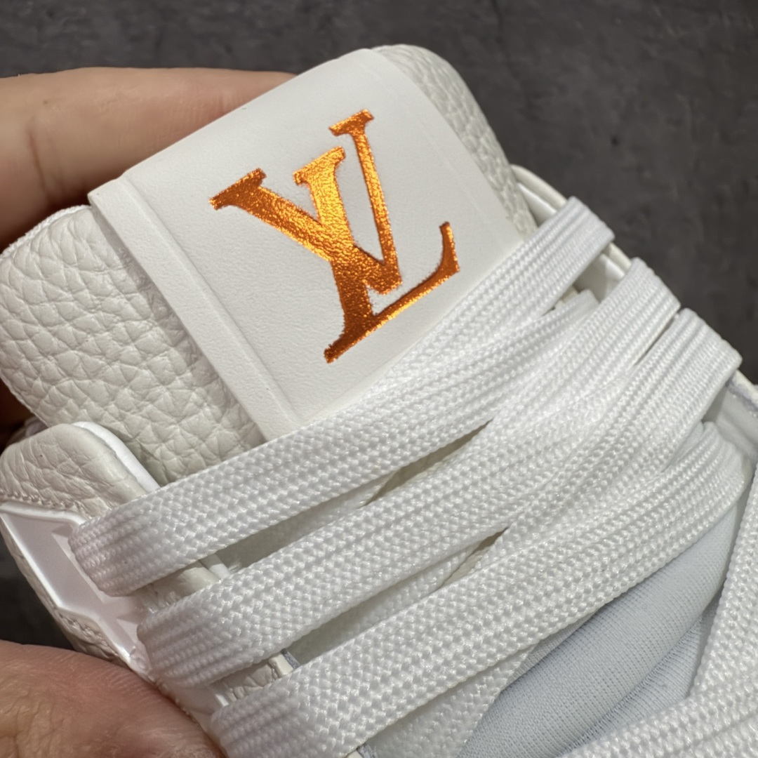图片[6]-【天花板/Goat版】 市场最强版 没有之一的存在💪🏻 Louis Vuitton LV Trainer 系列全新版上架 手里有正品的可以对比下🆚懂货的看细节‼️ 此版品质是市场从未达到的新高度！ 整体版型 皮料 牛仔布的色差 压花纹路清晰度 后跟版型等等 都可以自行对比[机智]吊打市场所有货，怒甩十条街的那种，直接来正品对比图🆚，欢迎拿市场各大工厂的货来对比！ 尺码：35-45码-选品中心