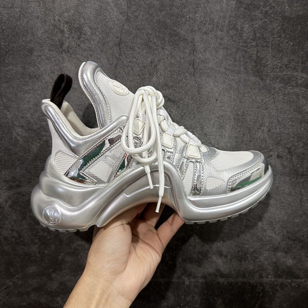 【YS纯原】广奢高端货Louis Vuitton 路易威登LV Archlight Sneakers系列 真皮拼色弓型拱桥底运动鞋 INS炸款 · 米兰走秀风 高奢质感 ✦ 高奢品牌走秀款 · 复古老爹+舞蹈弓型轮廓 ✦ 升级原装5D礼盒+全套原装配件 ✦ 支持NFC感应 · 直接跳转官网 ✦ 头层小牛皮革饰片 · 细节干净利落 ✦ 原厂网面+真皮拼接 · 透气不闷脚 ✦ 独立开发 TPU回弹中底 · 轻量缓震 ✦ 组合 TPR耐磨大底 · 抓地稳、耐穿强 ✦ 超软皮内里+柔软脚垫 · 上脚一秒舒适 尺码:35-39-选品中心