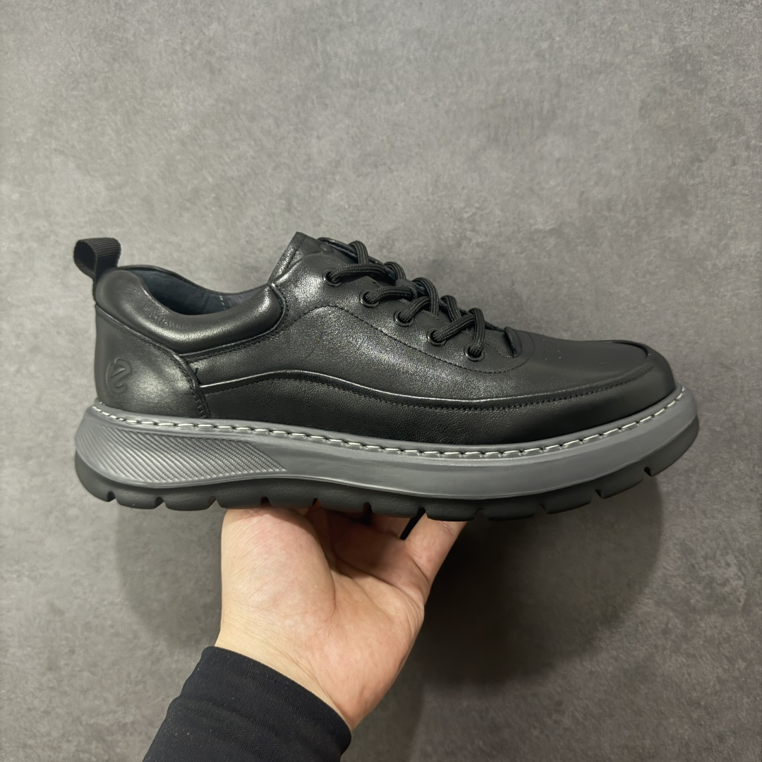 【公司级】ECCO爱步跑步鞋百搭舒适 秋冬新款厚底休闲运动鞋男鞋 灵动系列 黄景瑜同款 品质牛皮鞋面 轻盈柔韧 具有良好的透气性 细腻柔软 简约系带设计 可自由调节松紧 贴合脚型 PU泡沫橡胶大底 抓地力强 具有良好的防滑耐磨性 时尚简约 休闲百搭 货号: 875825 尺码:39 40 41 42 43 44 (皮鞋码)-选品中心