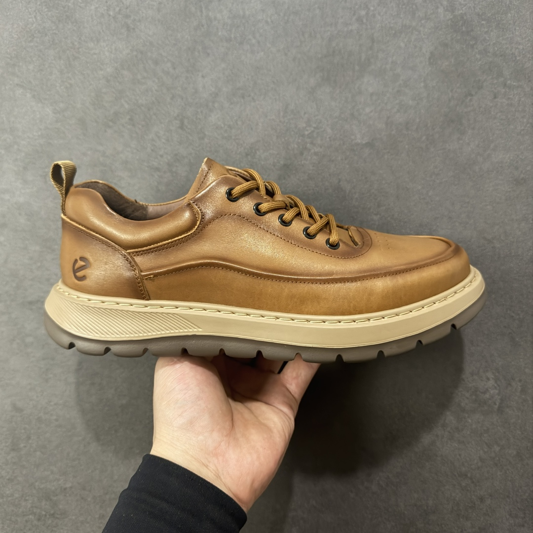 【公司级】ECCO爱步跑步鞋百搭舒适 秋冬新款厚底休闲运动鞋男鞋 灵动系列 黄景瑜同款 品质牛皮鞋面 轻盈柔韧 具有良好的透气性 细腻柔软 简约系带设计 可自由调节松紧 贴合脚型 PU泡沫橡胶大底 抓地力强 具有良好的防滑耐磨性 时尚简约 休闲百搭 货号: 875825 尺码:39 40 41 42 43 44 (皮鞋码)-选品中心