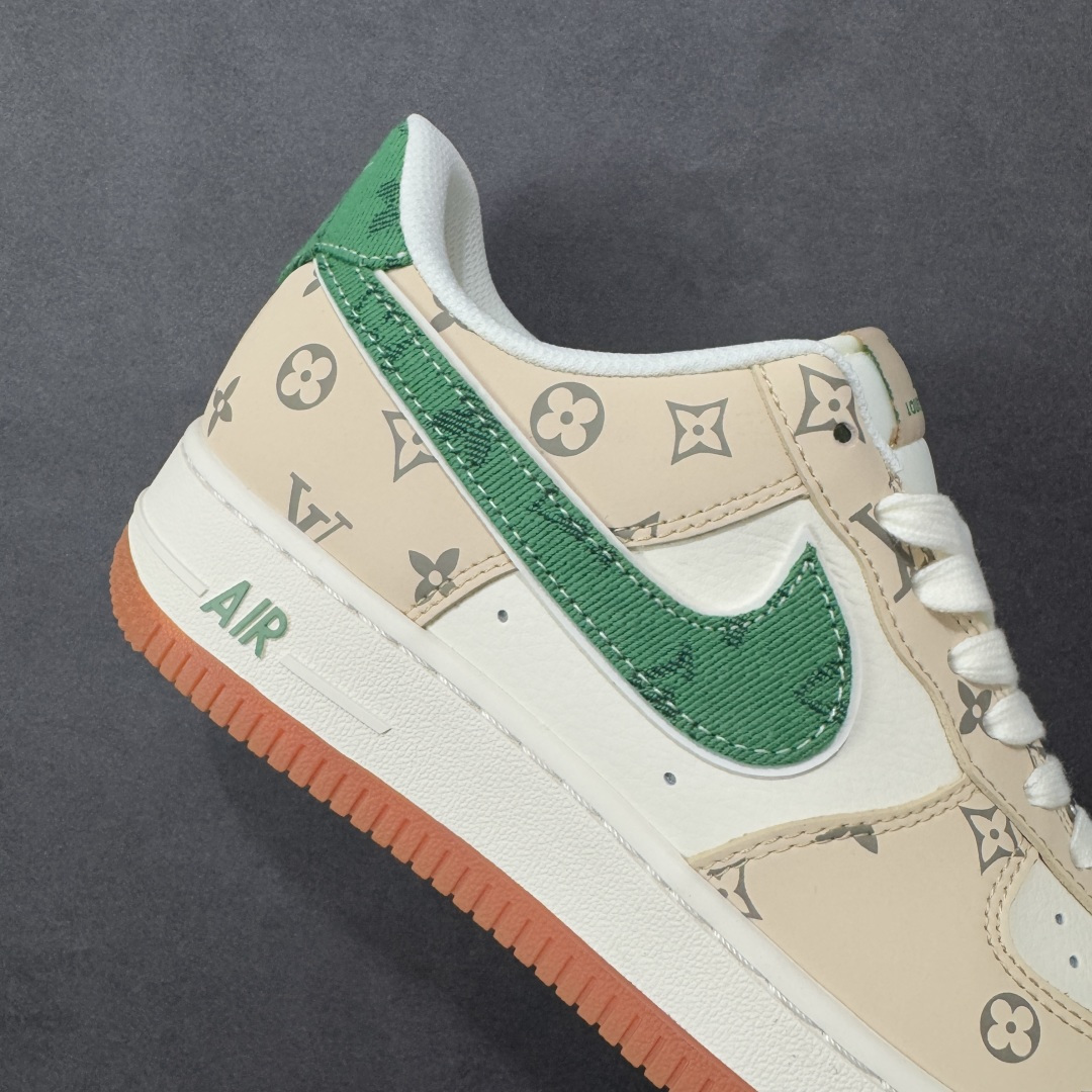 图片[6]-【定制版】NIke Air Force 1 \’07 Low “古驰联名——生胶绿勾”空军一号 低帮 运动鞋 休闲鞋 折边针车 工艺难度大 原楦头原纸板 原装鞋盒 定制五金配件 内置全掌气垫 原厂鞋底 货号：XS1958-627 尺码：36 36.5 37.5 38 38.5 39 40 40.5 41 42 42.5 43 44 44.5 45 编码：HXSA310320-选品中心