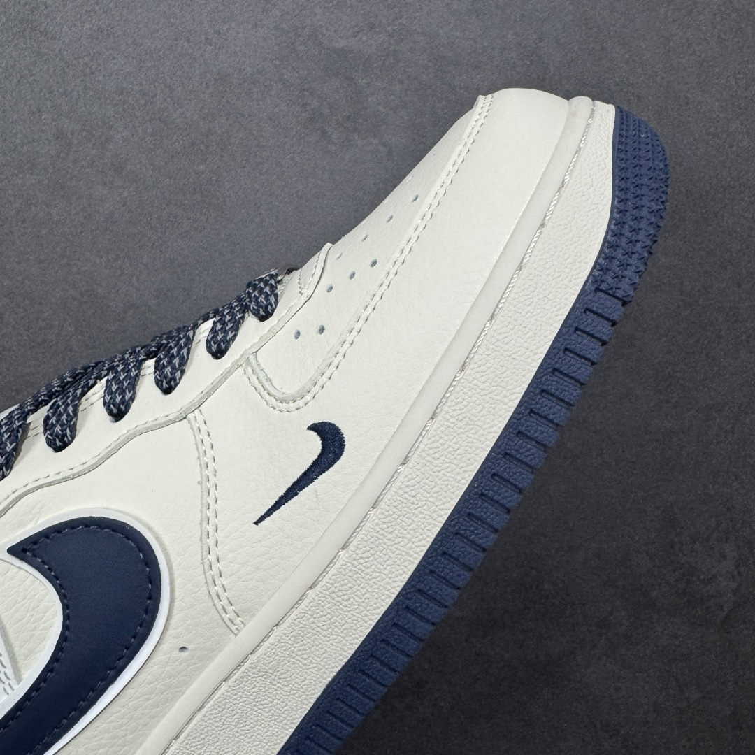 图片[5]-【定制版】NIke Air Force 1 \’07 Low “Supreme-午夜蓝”空军一号 低帮 运动鞋 休闲鞋 折边针车 工艺难度大 原楦头原纸板 原装鞋盒 定制五金配件 内置全掌气垫 原厂鞋底 货号：JP8028-061 尺码：36 36.5 37.5 38 38.5 39 40 40.5 41 42 42.5 43 44 44.5 45-选品中心