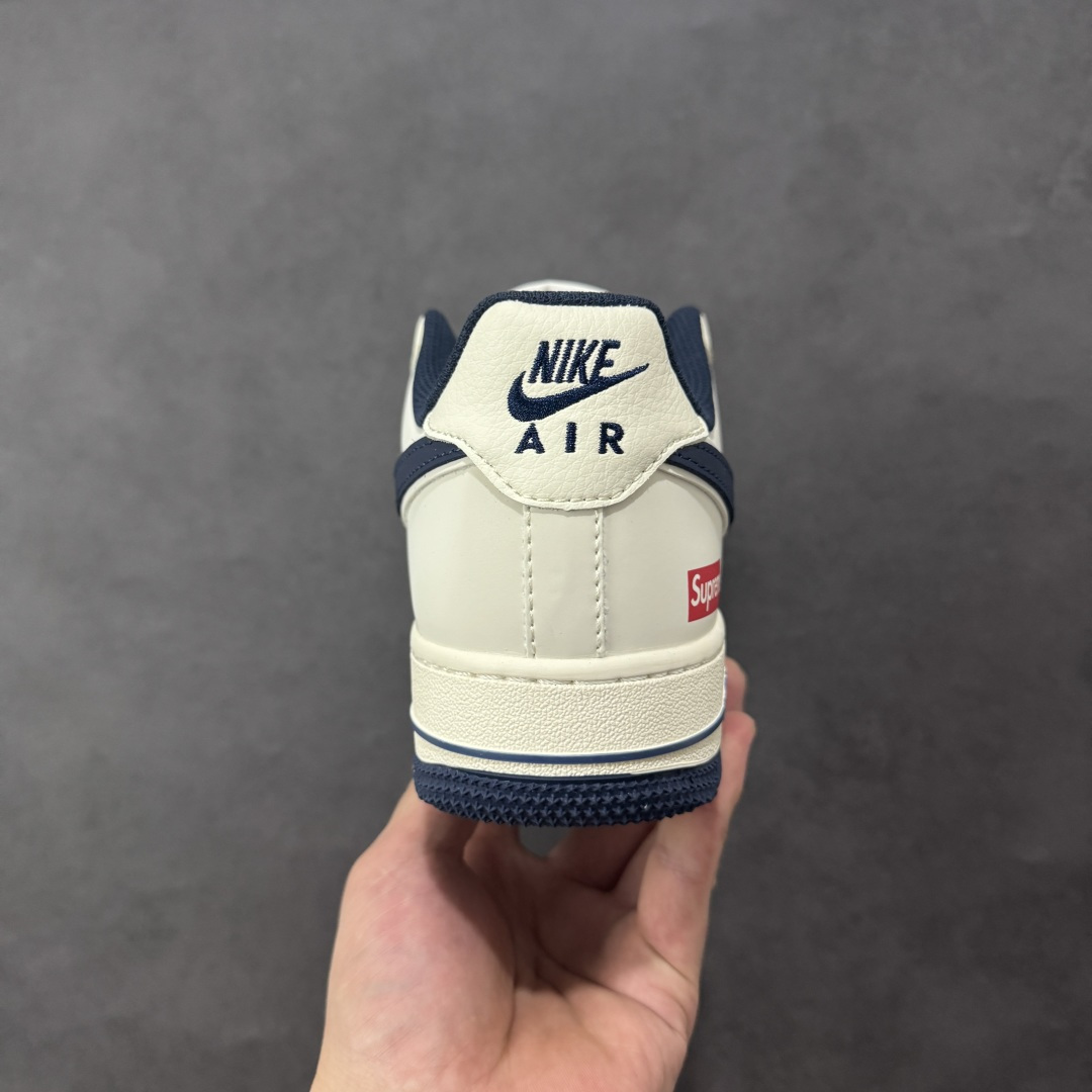 图片[4]-【定制版】NIke Air Force 1 \’07 Low “Supreme-午夜蓝”空军一号 低帮 运动鞋 休闲鞋 折边针车 工艺难度大 原楦头原纸板 原装鞋盒 定制五金配件 内置全掌气垫 原厂鞋底 货号：JP8028-061 尺码：36 36.5 37.5 38 38.5 39 40 40.5 41 42 42.5 43 44 44.5 45-选品中心