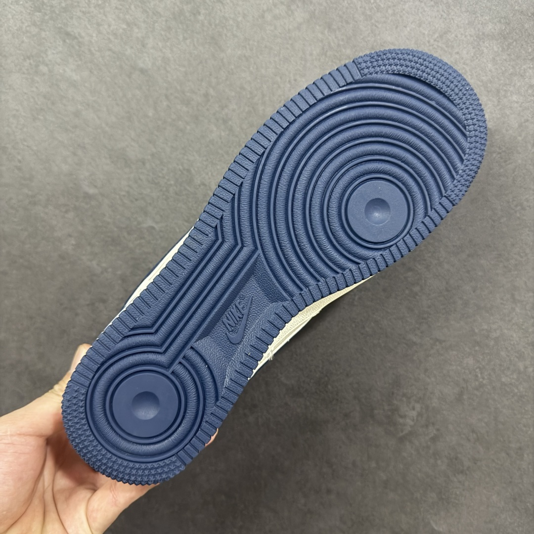 图片[9]-【定制版】NIke Air Force 1 \’07 Low “Supreme-午夜蓝”空军一号 低帮 运动鞋 休闲鞋 折边针车 工艺难度大 原楦头原纸板 原装鞋盒 定制五金配件 内置全掌气垫 原厂鞋底 货号：JP8028-061 尺码：36 36.5 37.5 38 38.5 39 40 40.5 41 42 42.5 43 44 44.5 45-选品中心