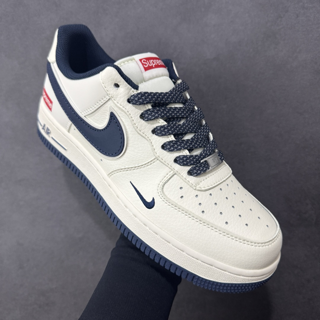 图片[3]-【定制版】NIke Air Force 1 \’07 Low “Supreme-午夜蓝”空军一号 低帮 运动鞋 休闲鞋 折边针车 工艺难度大 原楦头原纸板 原装鞋盒 定制五金配件 内置全掌气垫 原厂鞋底 货号：JP8028-061 尺码：36 36.5 37.5 38 38.5 39 40 40.5 41 42 42.5 43 44 44.5 45-选品中心