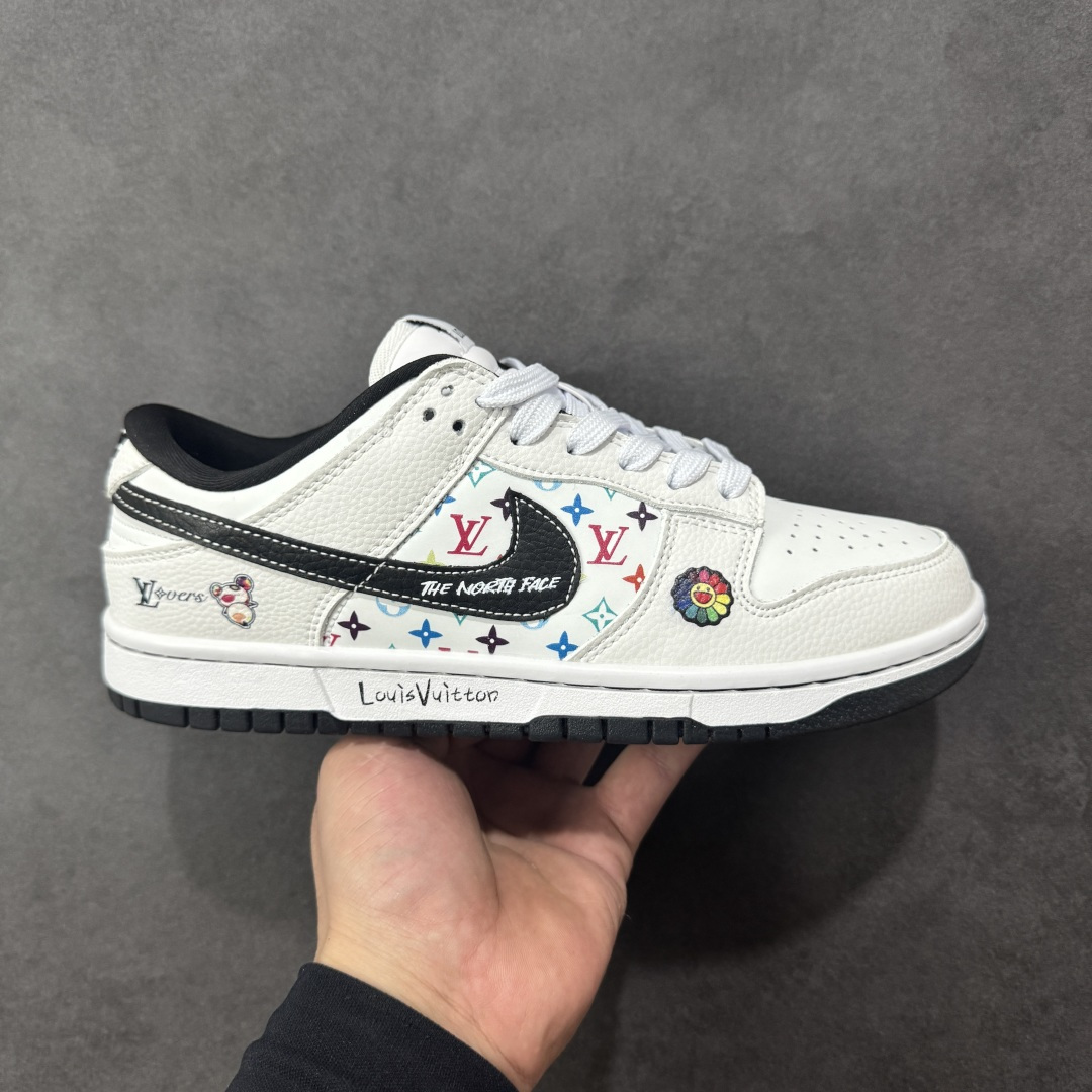 【定制版】NK SB Dunk Low“LV联名——白黑” 高端定制 低帮休闲板鞋 定制鞋盒 Ortholite鞋垫透气防臭 大厂纯原品质出货 超高清洁度 皮料切割干净无任何毛边 细节完美 货号:YF9511-908 尺码: 36 36.5 37.5 38 38.5 39 40 40.5 41 42 42.5 43 44 44.5 45 编码:HXSB330340-选品中心