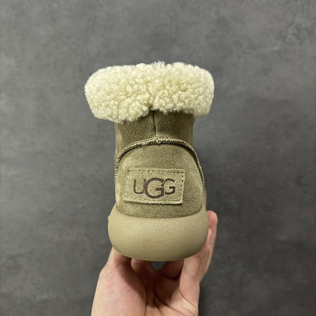 图片[4]-【SP顶级版】 UGG 大土豆女神款秋冬羊皮毛一体雪地靴 1011665 原代工厂隆丰A级真羊毛皮一体完全遵循正平正品，精选A级羊皮毛一体材质，内里毛绒如云朵般包裹双脚，白带恒温属性一寒锁温抗冻，股季透气排湿，让双脚时刻处于干爽舒适的状态，轻量化设计搭配柔韧鞋底，每一步都似踩在软垫上，再加上贴合足型的弧度与足跟支撑，无论是居家休憩,外出通勤还是日常跑腿，全天行走也无负担。 从经典高筒靴到简约拖鞋，从基础中性色到潮流设计，既能与牛仔裤、卫衣打造随性日常，也能搭配裙子、男女同款更能轻松适配情侣穿搭。 优质羊皮毛天生耐磨损，搭配扎实工艺与防水科技加持，能抵御日常磨损与雨雪侵袭。一双穿数年仍能保持柔软质感💪🏻 尺码：35-40-选品中心