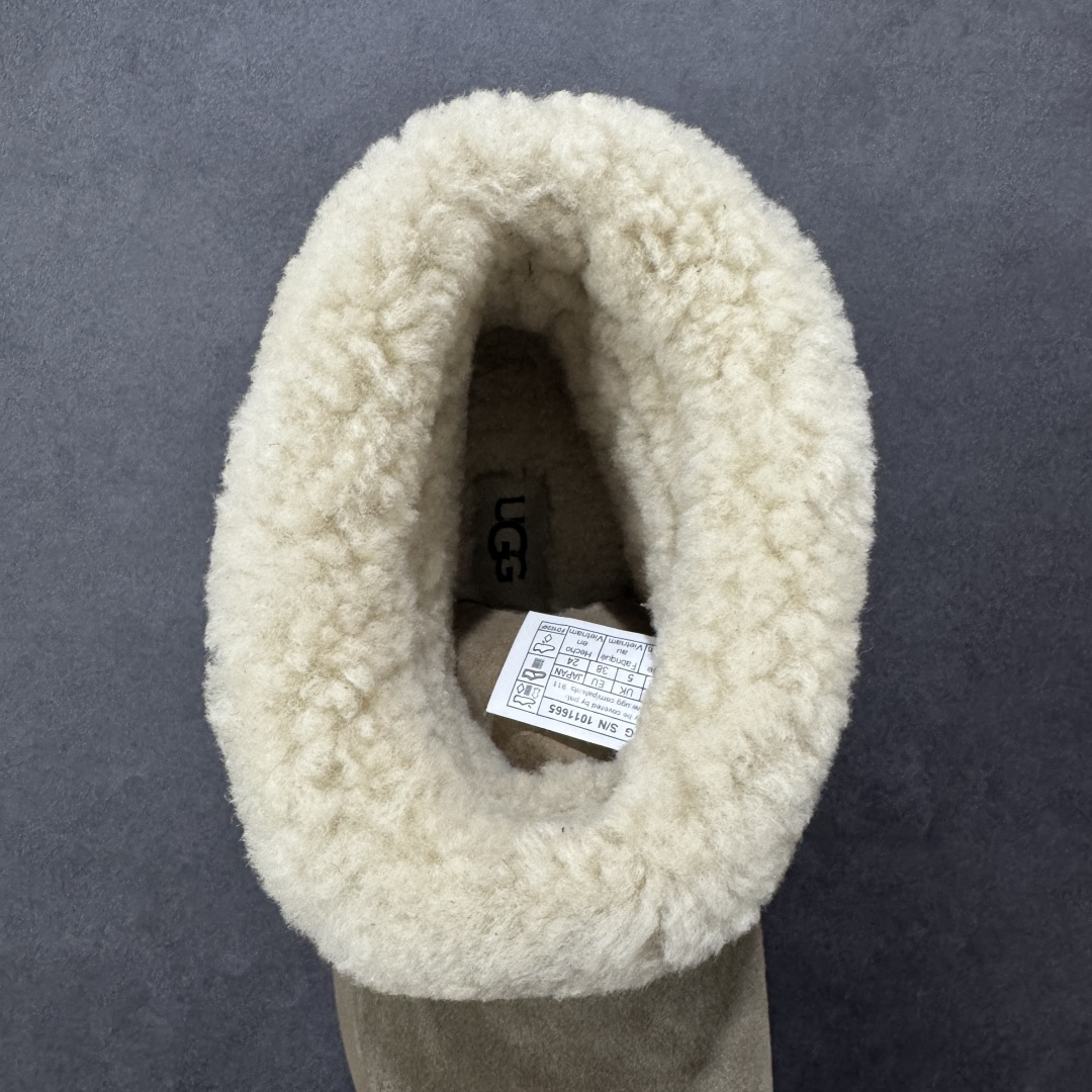 图片[7]-【SP顶级版】 UGG 大土豆女神款秋冬羊皮毛一体雪地靴 1011665 原代工厂隆丰A级真羊毛皮一体完全遵循正平正品，精选A级羊皮毛一体材质，内里毛绒如云朵般包裹双脚，白带恒温属性一寒锁温抗冻，股季透气排湿，让双脚时刻处于干爽舒适的状态，轻量化设计搭配柔韧鞋底，每一步都似踩在软垫上，再加上贴合足型的弧度与足跟支撑，无论是居家休憩,外出通勤还是日常跑腿，全天行走也无负担。 从经典高筒靴到简约拖鞋，从基础中性色到潮流设计，既能与牛仔裤、卫衣打造随性日常，也能搭配裙子、男女同款更能轻松适配情侣穿搭。 优质羊皮毛天生耐磨损，搭配扎实工艺与防水科技加持，能抵御日常磨损与雨雪侵袭。一双穿数年仍能保持柔软质感💪🏻 尺码：35-40-选品中心