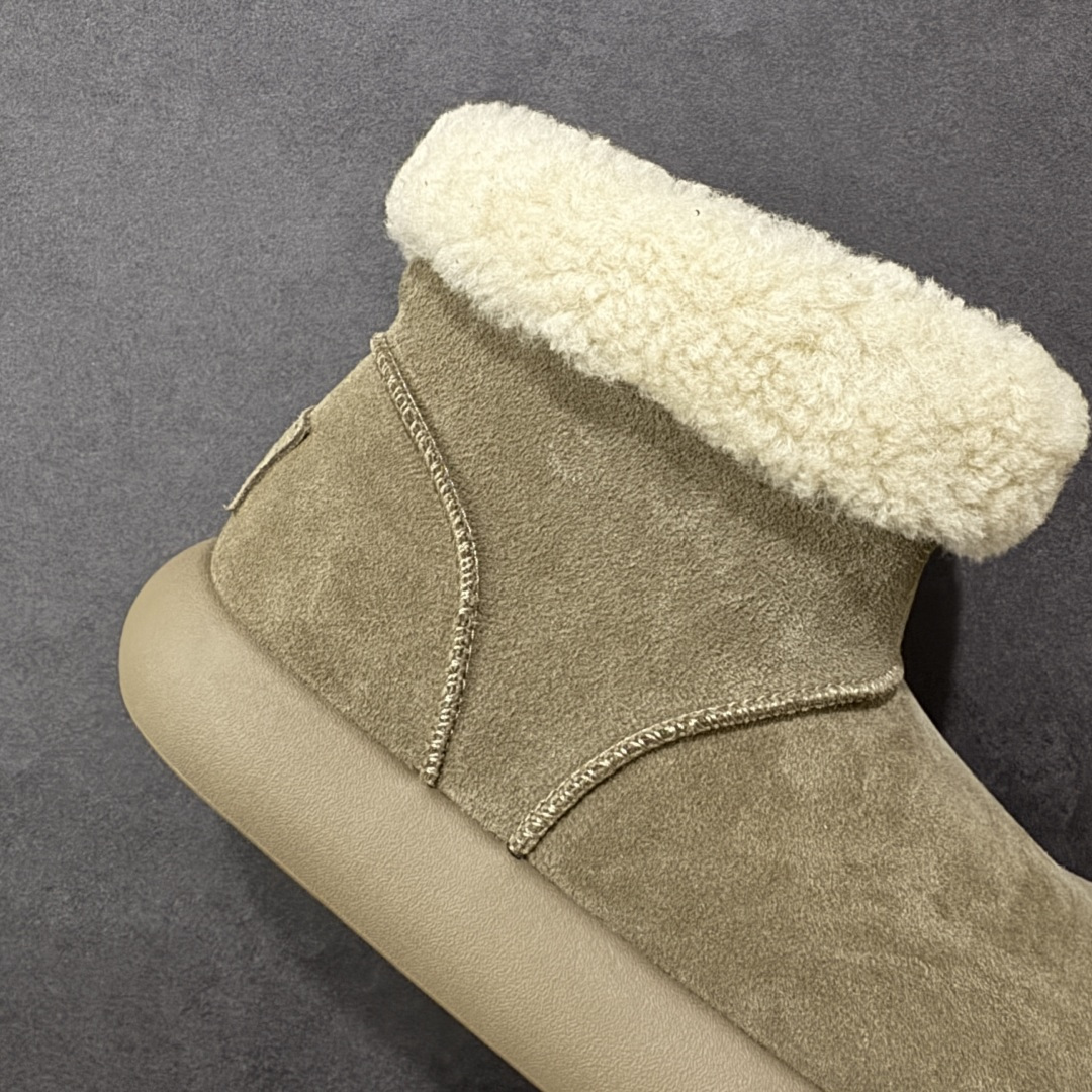 图片[6]-【SP顶级版】 UGG 大土豆女神款秋冬羊皮毛一体雪地靴 1011665 原代工厂隆丰A级真羊毛皮一体完全遵循正平正品，精选A级羊皮毛一体材质，内里毛绒如云朵般包裹双脚，白带恒温属性一寒锁温抗冻，股季透气排湿，让双脚时刻处于干爽舒适的状态，轻量化设计搭配柔韧鞋底，每一步都似踩在软垫上，再加上贴合足型的弧度与足跟支撑，无论是居家休憩,外出通勤还是日常跑腿，全天行走也无负担。 从经典高筒靴到简约拖鞋，从基础中性色到潮流设计，既能与牛仔裤、卫衣打造随性日常，也能搭配裙子、男女同款更能轻松适配情侣穿搭。 优质羊皮毛天生耐磨损，搭配扎实工艺与防水科技加持，能抵御日常磨损与雨雪侵袭。一双穿数年仍能保持柔软质感💪🏻 尺码：35-40-选品中心