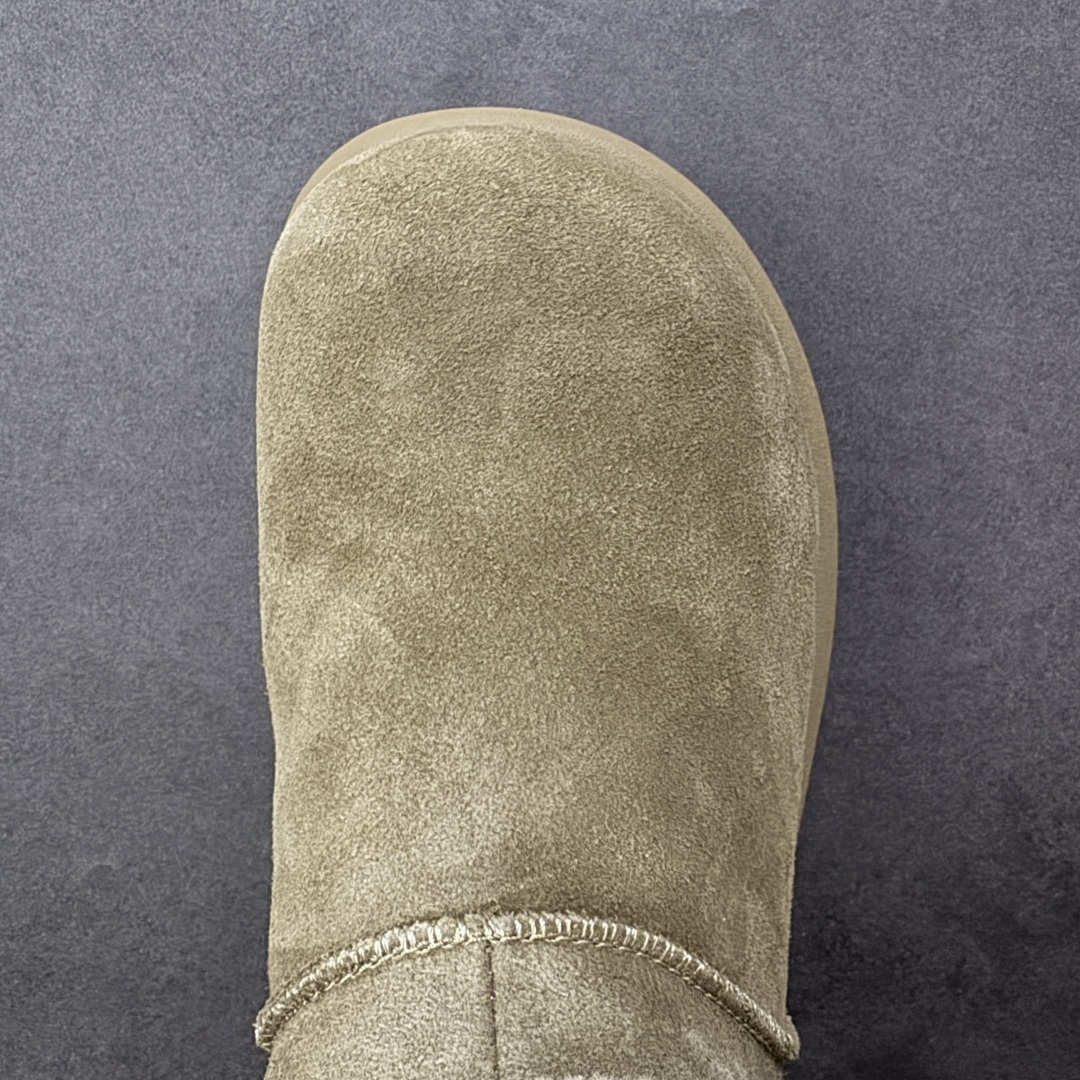 图片[8]-【SP顶级版】 UGG 大土豆女神款秋冬羊皮毛一体雪地靴 1011665 原代工厂隆丰A级真羊毛皮一体完全遵循正平正品，精选A级羊皮毛一体材质，内里毛绒如云朵般包裹双脚，白带恒温属性一寒锁温抗冻，股季透气排湿，让双脚时刻处于干爽舒适的状态，轻量化设计搭配柔韧鞋底，每一步都似踩在软垫上，再加上贴合足型的弧度与足跟支撑，无论是居家休憩,外出通勤还是日常跑腿，全天行走也无负担。 从经典高筒靴到简约拖鞋，从基础中性色到潮流设计，既能与牛仔裤、卫衣打造随性日常，也能搭配裙子、男女同款更能轻松适配情侣穿搭。 优质羊皮毛天生耐磨损，搭配扎实工艺与防水科技加持，能抵御日常磨损与雨雪侵袭。一双穿数年仍能保持柔软质感💪🏻 尺码：35-40-选品中心