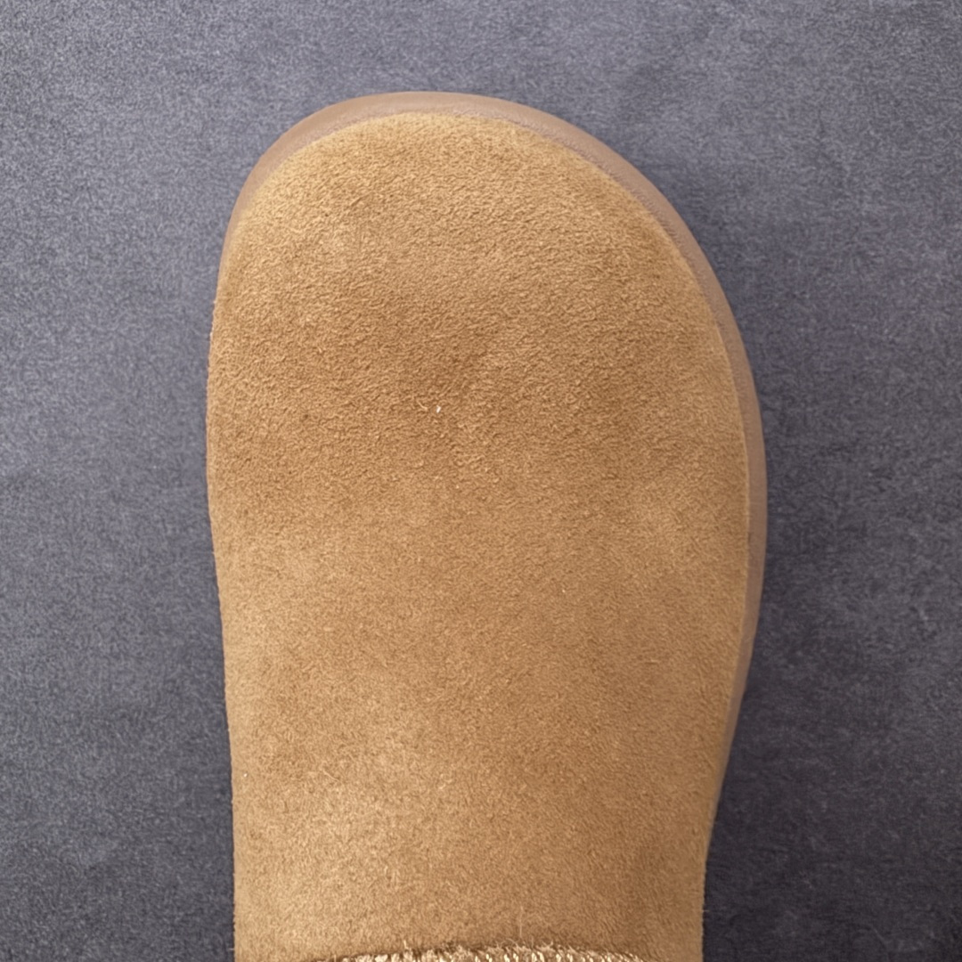 图片[8]-【SP顶级版】 UGG 大土豆女神款秋冬羊皮毛一体雪地靴 1011665 原代工厂隆丰A级真羊毛皮一体完全遵循正平正品，精选A级羊皮毛一体材质，内里毛绒如云朵般包裹双脚，白带恒温属性一寒锁温抗冻，股季透气排湿，让双脚时刻处于干爽舒适的状态，轻量化设计搭配柔韧鞋底，每一步都似踩在软垫上，再加上贴合足型的弧度与足跟支撑，无论是居家休憩,外出通勤还是日常跑腿，全天行走也无负担。 从经典高筒靴到简约拖鞋，从基础中性色到潮流设计，既能与牛仔裤、卫衣打造随性日常，也能搭配裙子、男女同款更能轻松适配情侣穿搭。 优质羊皮毛天生耐磨损，搭配扎实工艺与防水科技加持，能抵御日常磨损与雨雪侵袭。一双穿数年仍能保持柔软质感💪🏻 尺码：35-40-选品中心