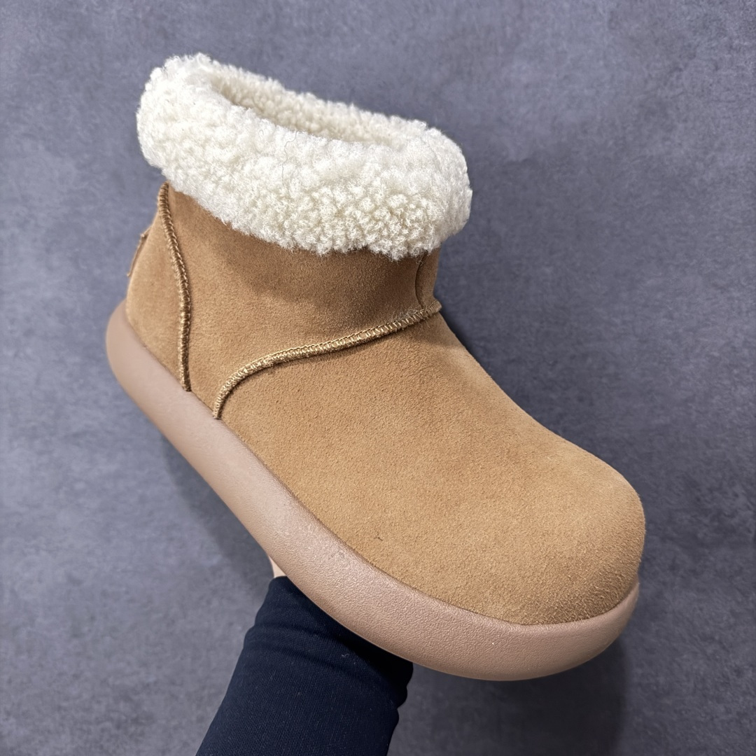 图片[3]-【SP顶级版】 UGG 大土豆女神款秋冬羊皮毛一体雪地靴 1011665 原代工厂隆丰A级真羊毛皮一体完全遵循正平正品，精选A级羊皮毛一体材质，内里毛绒如云朵般包裹双脚，白带恒温属性一寒锁温抗冻，股季透气排湿，让双脚时刻处于干爽舒适的状态，轻量化设计搭配柔韧鞋底，每一步都似踩在软垫上，再加上贴合足型的弧度与足跟支撑，无论是居家休憩,外出通勤还是日常跑腿，全天行走也无负担。 从经典高筒靴到简约拖鞋，从基础中性色到潮流设计，既能与牛仔裤、卫衣打造随性日常，也能搭配裙子、男女同款更能轻松适配情侣穿搭。 优质羊皮毛天生耐磨损，搭配扎实工艺与防水科技加持，能抵御日常磨损与雨雪侵袭。一双穿数年仍能保持柔软质感💪🏻 尺码：35-40-选品中心