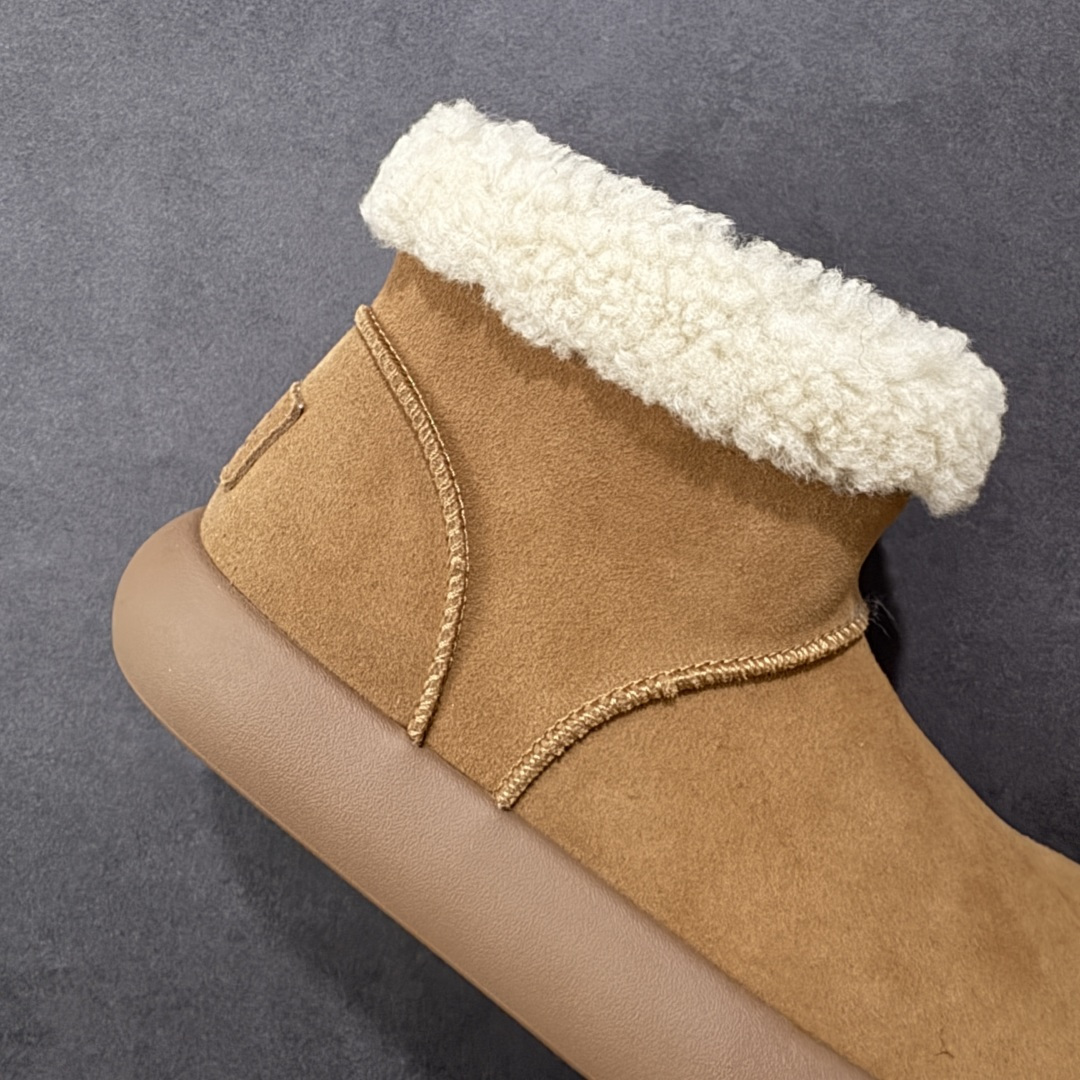 图片[6]-【SP顶级版】 UGG 大土豆女神款秋冬羊皮毛一体雪地靴 1011665 原代工厂隆丰A级真羊毛皮一体完全遵循正平正品，精选A级羊皮毛一体材质，内里毛绒如云朵般包裹双脚，白带恒温属性一寒锁温抗冻，股季透气排湿，让双脚时刻处于干爽舒适的状态，轻量化设计搭配柔韧鞋底，每一步都似踩在软垫上，再加上贴合足型的弧度与足跟支撑，无论是居家休憩,外出通勤还是日常跑腿，全天行走也无负担。 从经典高筒靴到简约拖鞋，从基础中性色到潮流设计，既能与牛仔裤、卫衣打造随性日常，也能搭配裙子、男女同款更能轻松适配情侣穿搭。 优质羊皮毛天生耐磨损，搭配扎实工艺与防水科技加持，能抵御日常磨损与雨雪侵袭。一双穿数年仍能保持柔软质感💪🏻 尺码：35-40-选品中心