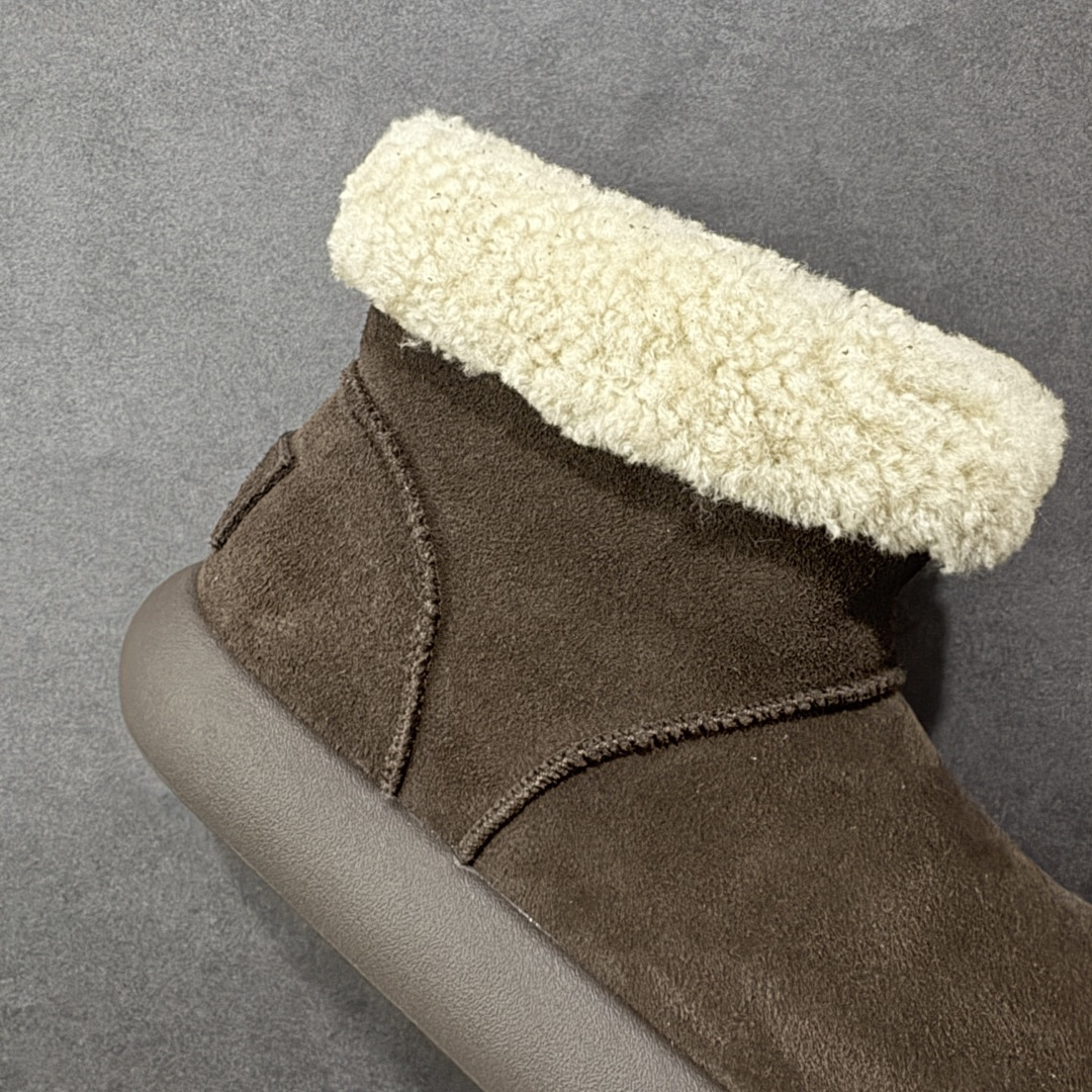 图片[6]-【SP顶级版】 UGG 大土豆女神款秋冬羊皮毛一体雪地靴 1011665 原代工厂隆丰A级真羊毛皮一体完全遵循正平正品，精选A级羊皮毛一体材质，内里毛绒如云朵般包裹双脚，白带恒温属性一寒锁温抗冻，股季透气排湿，让双脚时刻处于干爽舒适的状态，轻量化设计搭配柔韧鞋底，每一步都似踩在软垫上，再加上贴合足型的弧度与足跟支撑，无论是居家休憩,外出通勤还是日常跑腿，全天行走也无负担。 从经典高筒靴到简约拖鞋，从基础中性色到潮流设计，既能与牛仔裤、卫衣打造随性日常，也能搭配裙子、男女同款更能轻松适配情侣穿搭。 优质羊皮毛天生耐磨损，搭配扎实工艺与防水科技加持，能抵御日常磨损与雨雪侵袭。一双穿数年仍能保持柔软质感💪🏻 尺码：35-40-选品中心