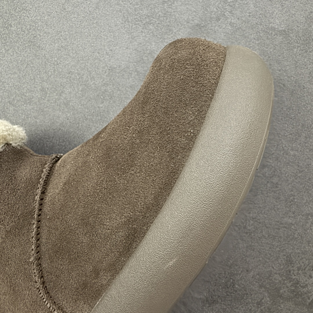 图片[5]-【SP顶级版】 UGG 大土豆女神款秋冬羊皮毛一体雪地靴 1011665 原代工厂隆丰A级真羊毛皮一体完全遵循正平正品，精选A级羊皮毛一体材质，内里毛绒如云朵般包裹双脚，白带恒温属性一寒锁温抗冻，股季透气排湿，让双脚时刻处于干爽舒适的状态，轻量化设计搭配柔韧鞋底，每一步都似踩在软垫上，再加上贴合足型的弧度与足跟支撑，无论是居家休憩,外出通勤还是日常跑腿，全天行走也无负担。 从经典高筒靴到简约拖鞋，从基础中性色到潮流设计，既能与牛仔裤、卫衣打造随性日常，也能搭配裙子、男女同款更能轻松适配情侣穿搭。 优质羊皮毛天生耐磨损，搭配扎实工艺与防水科技加持，能抵御日常磨损与雨雪侵袭。一双穿数年仍能保持柔软质感💪🏻 尺码：35-40-选品中心