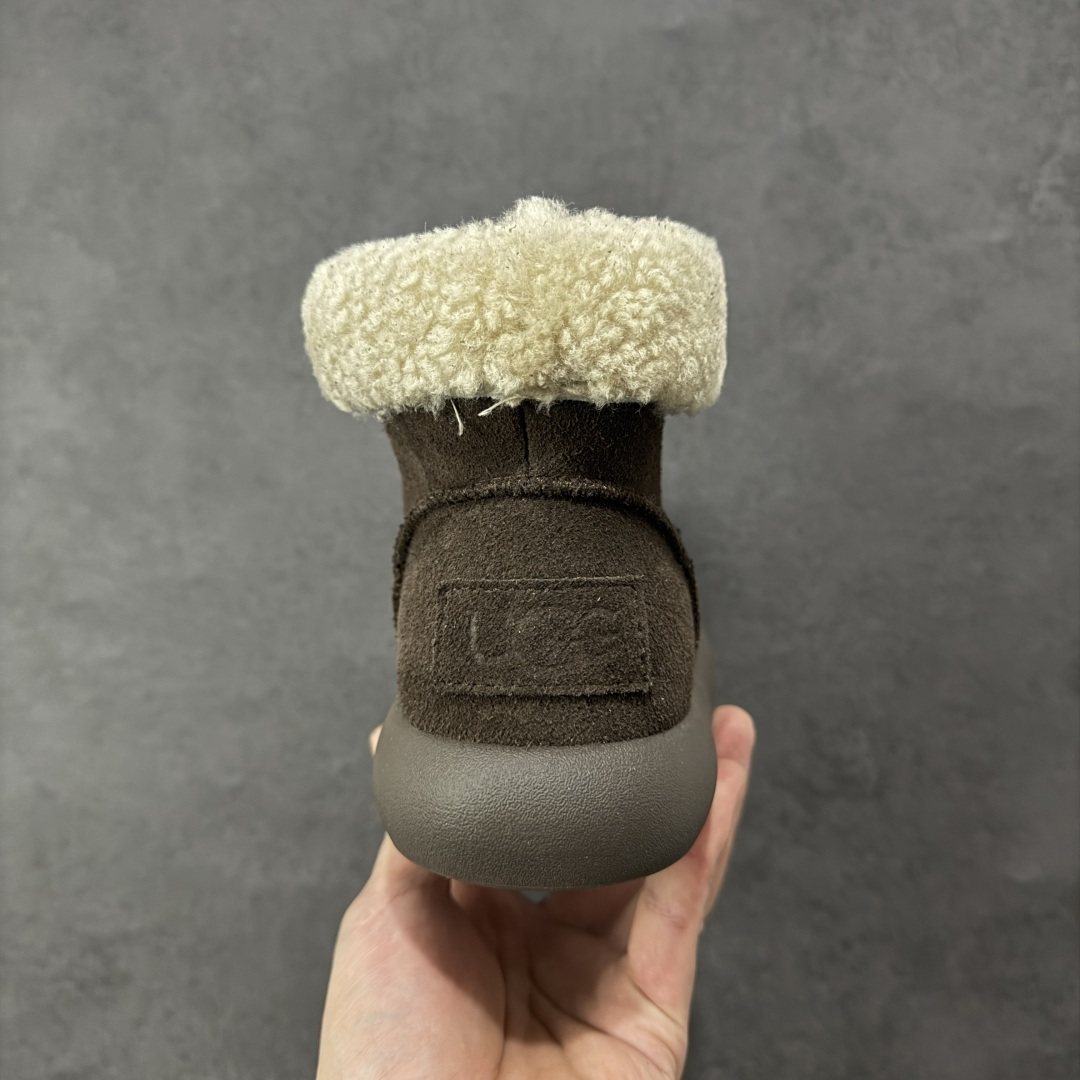 图片[4]-【SP顶级版】 UGG 大土豆女神款秋冬羊皮毛一体雪地靴 1011665 原代工厂隆丰A级真羊毛皮一体完全遵循正平正品，精选A级羊皮毛一体材质，内里毛绒如云朵般包裹双脚，白带恒温属性一寒锁温抗冻，股季透气排湿，让双脚时刻处于干爽舒适的状态，轻量化设计搭配柔韧鞋底，每一步都似踩在软垫上，再加上贴合足型的弧度与足跟支撑，无论是居家休憩,外出通勤还是日常跑腿，全天行走也无负担。 从经典高筒靴到简约拖鞋，从基础中性色到潮流设计，既能与牛仔裤、卫衣打造随性日常，也能搭配裙子、男女同款更能轻松适配情侣穿搭。 优质羊皮毛天生耐磨损，搭配扎实工艺与防水科技加持，能抵御日常磨损与雨雪侵袭。一双穿数年仍能保持柔软质感💪🏻 尺码：35-40-选品中心