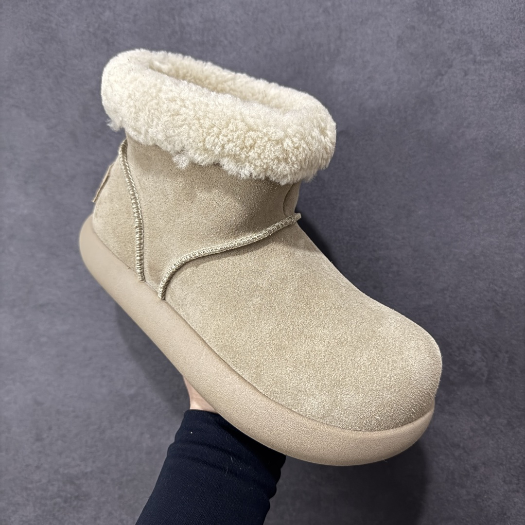 图片[3]-【SP顶级版】 UGG 大土豆女神款秋冬羊皮毛一体雪地靴 1011665 原代工厂隆丰A级真羊毛皮一体完全遵循正平正品，精选A级羊皮毛一体材质，内里毛绒如云朵般包裹双脚，白带恒温属性一寒锁温抗冻，股季透气排湿，让双脚时刻处于干爽舒适的状态，轻量化设计搭配柔韧鞋底，每一步都似踩在软垫上，再加上贴合足型的弧度与足跟支撑，无论是居家休憩,外出通勤还是日常跑腿，全天行走也无负担。 从经典高筒靴到简约拖鞋，从基础中性色到潮流设计，既能与牛仔裤、卫衣打造随性日常，也能搭配裙子、男女同款更能轻松适配情侣穿搭。 优质羊皮毛天生耐磨损，搭配扎实工艺与防水科技加持，能抵御日常磨损与雨雪侵袭。一双穿数年仍能保持柔软质感💪🏻 尺码：35-40-选品中心