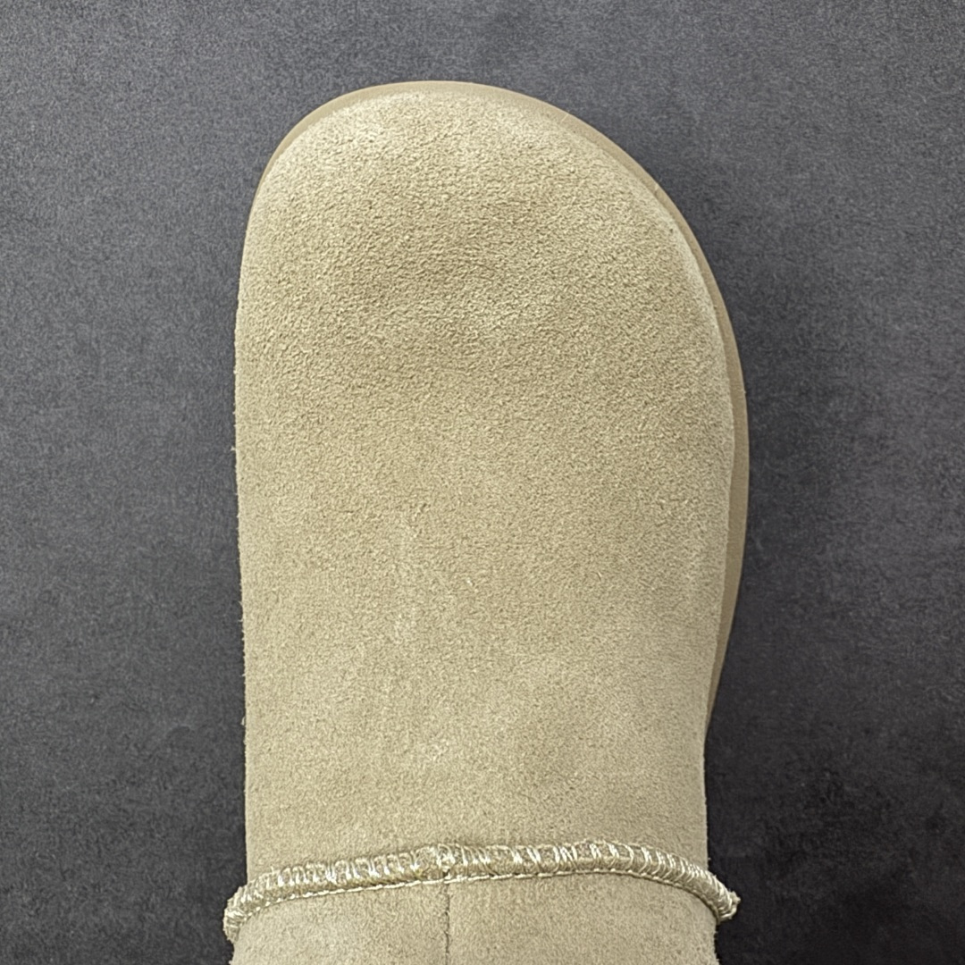 图片[8]-【SP顶级版】 UGG 大土豆女神款秋冬羊皮毛一体雪地靴 1011665 原代工厂隆丰A级真羊毛皮一体完全遵循正平正品，精选A级羊皮毛一体材质，内里毛绒如云朵般包裹双脚，白带恒温属性一寒锁温抗冻，股季透气排湿，让双脚时刻处于干爽舒适的状态，轻量化设计搭配柔韧鞋底，每一步都似踩在软垫上，再加上贴合足型的弧度与足跟支撑，无论是居家休憩,外出通勤还是日常跑腿，全天行走也无负担。 从经典高筒靴到简约拖鞋，从基础中性色到潮流设计，既能与牛仔裤、卫衣打造随性日常，也能搭配裙子、男女同款更能轻松适配情侣穿搭。 优质羊皮毛天生耐磨损，搭配扎实工艺与防水科技加持，能抵御日常磨损与雨雪侵袭。一双穿数年仍能保持柔软质感💪🏻 尺码：35-40-选品中心