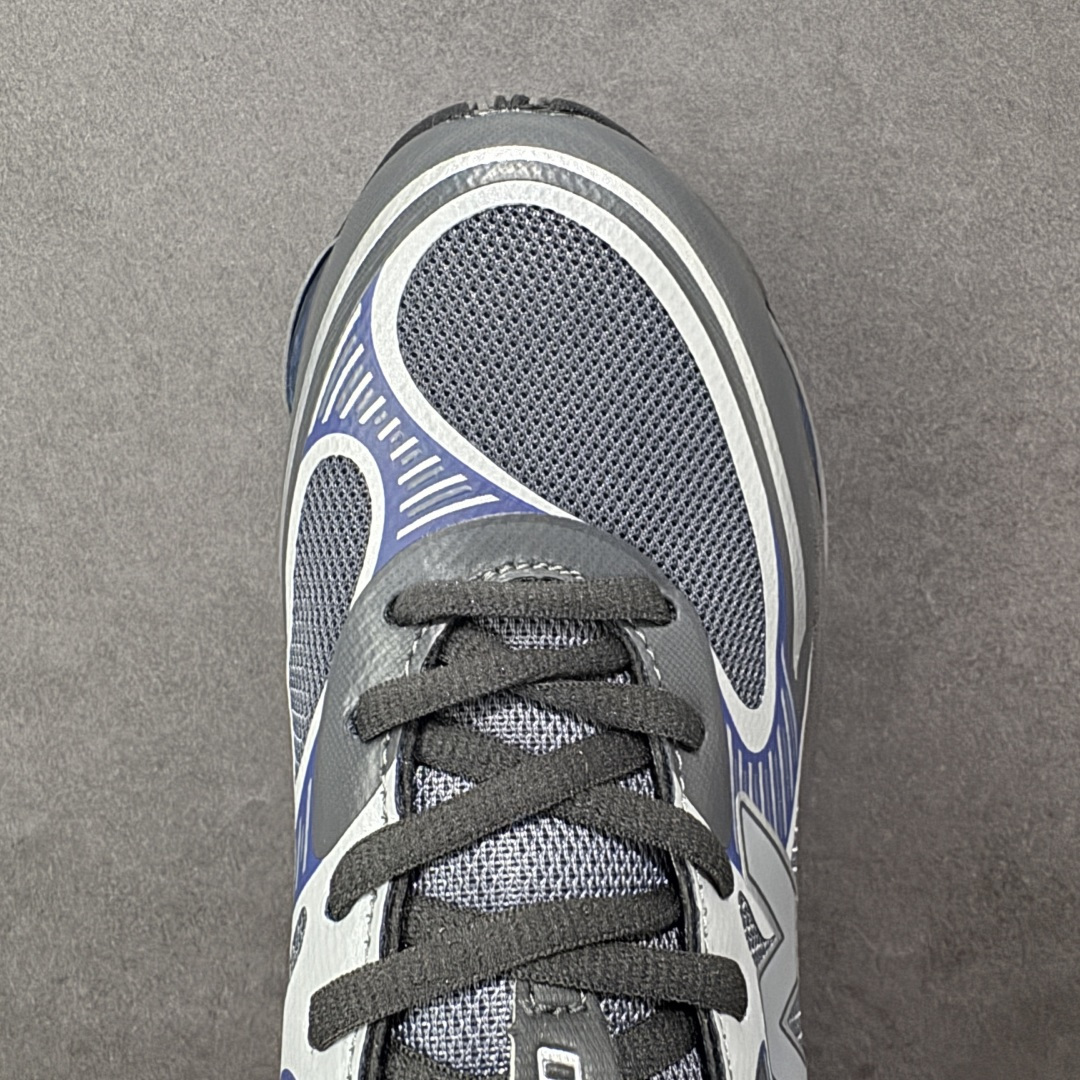 图片[8]-【公司级】New Balance NB2000舒适百搭防滑耐磨 低帮 休闲跑步鞋男女同款，2000款通过无缝流线型鞋面轮廓无疑偏向于前者，通过现代结构实现标志性的分层外观。然而，鞋舌和系带坚持经典的设置，使其保持了一点复古跑步者的美感。中底缓冲单元是争论的话题。侧面有五个不同的ABZORB缓冲垫，每个都有水平折痕，用于弯曲。内侧重复了五吊舱设置，并带有一个暴露的中足板。后跟缓冲在后跟处一分为二，类似于9060的平台的布置方式。 货号：U200015V 尺码：36-46（半）-选品中心