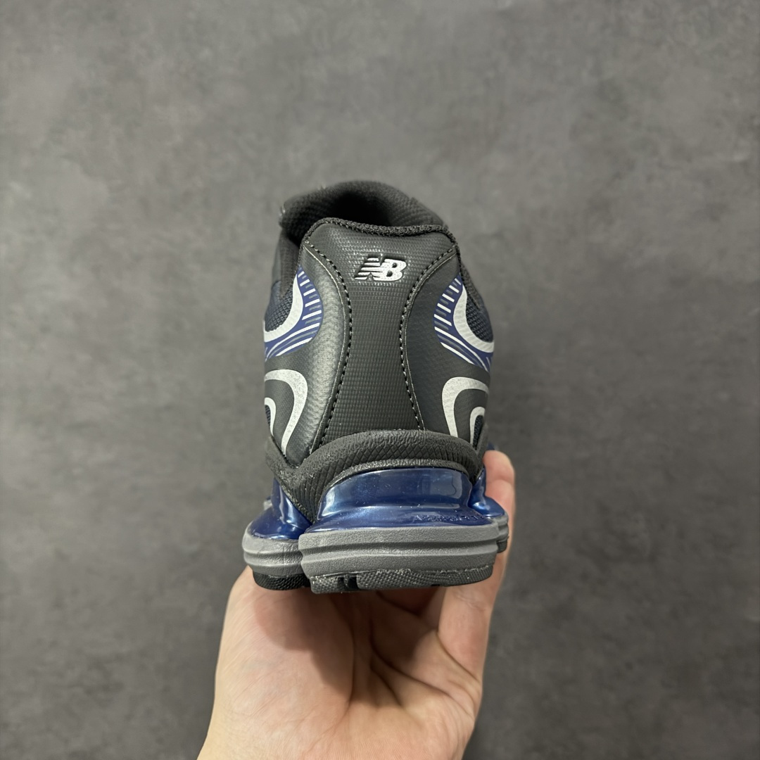 图片[4]-【公司级】New Balance NB2000舒适百搭防滑耐磨 低帮 休闲跑步鞋男女同款，2000款通过无缝流线型鞋面轮廓无疑偏向于前者，通过现代结构实现标志性的分层外观。然而，鞋舌和系带坚持经典的设置，使其保持了一点复古跑步者的美感。中底缓冲单元是争论的话题。侧面有五个不同的ABZORB缓冲垫，每个都有水平折痕，用于弯曲。内侧重复了五吊舱设置，并带有一个暴露的中足板。后跟缓冲在后跟处一分为二，类似于9060的平台的布置方式。 货号：U200015V 尺码：36-46（半）-选品中心