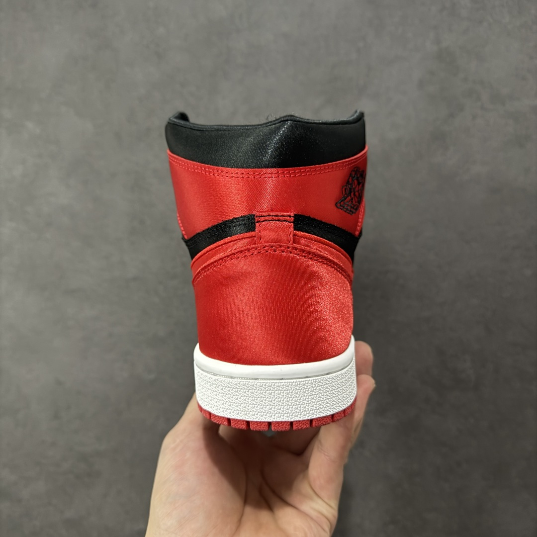 图片[4]-【DG纯原特价】Air Jordan 1 \” University Blue \” AJ1乔1高帮文化篮球鞋 黑红 FD4810-061 全新订单出货 高端零售平台外贸专供品质 行业第一梯队大厂出品 原鞋原厂皮料开发打造 完美低趴后仰鞋头 鞋盒钢印 美金外标 原厂竖纹防尘包装纸 整体楦型完美呈现 最大限度还原公司正品 尺码：36-47.5 编码：JNB290300-选品中心