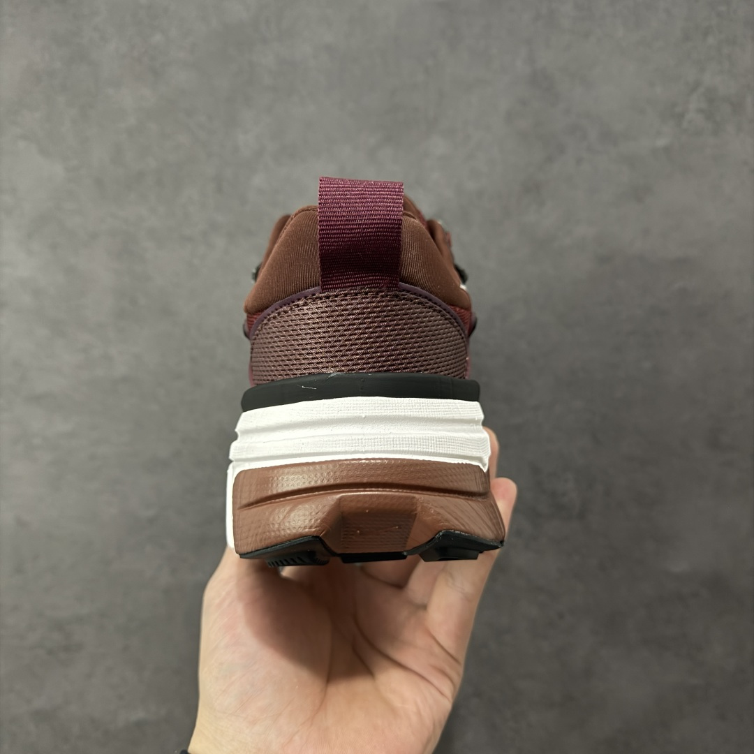 图片[4]-【公司级】耐克NIKE V2K RUN跑步鞋复古风潮 网面透气运动鞋 灰银紧致的鞋面材质提供良好的包裹性鞋侧 Swoosh以及鞋头部分搭配增添不少亮点的镀铬细节鞋垫上印有Bill Bowerman头像 将细节拉满中底饰有独特的做旧效果 最后搭载黑色外底凸显整双鞋的复古气质 货号：FD0736-601 尺码：36 36.5 37.5 38 38.5 39 40 40.5 41 42 42.5 43 44 45-选品中心